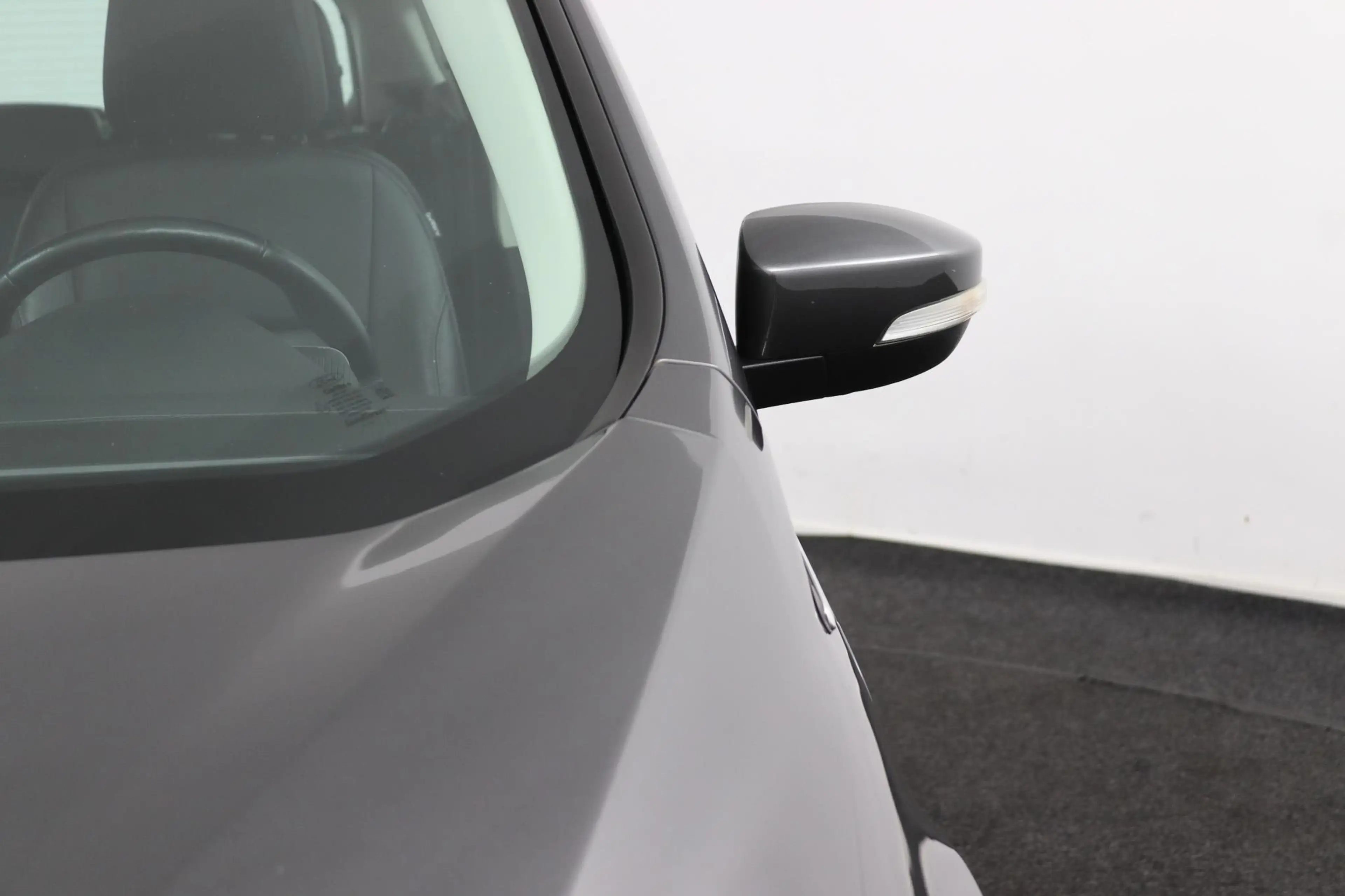 Ford C-Max 2.0 Plug-in Hybrid Titanium Plus — photo 14