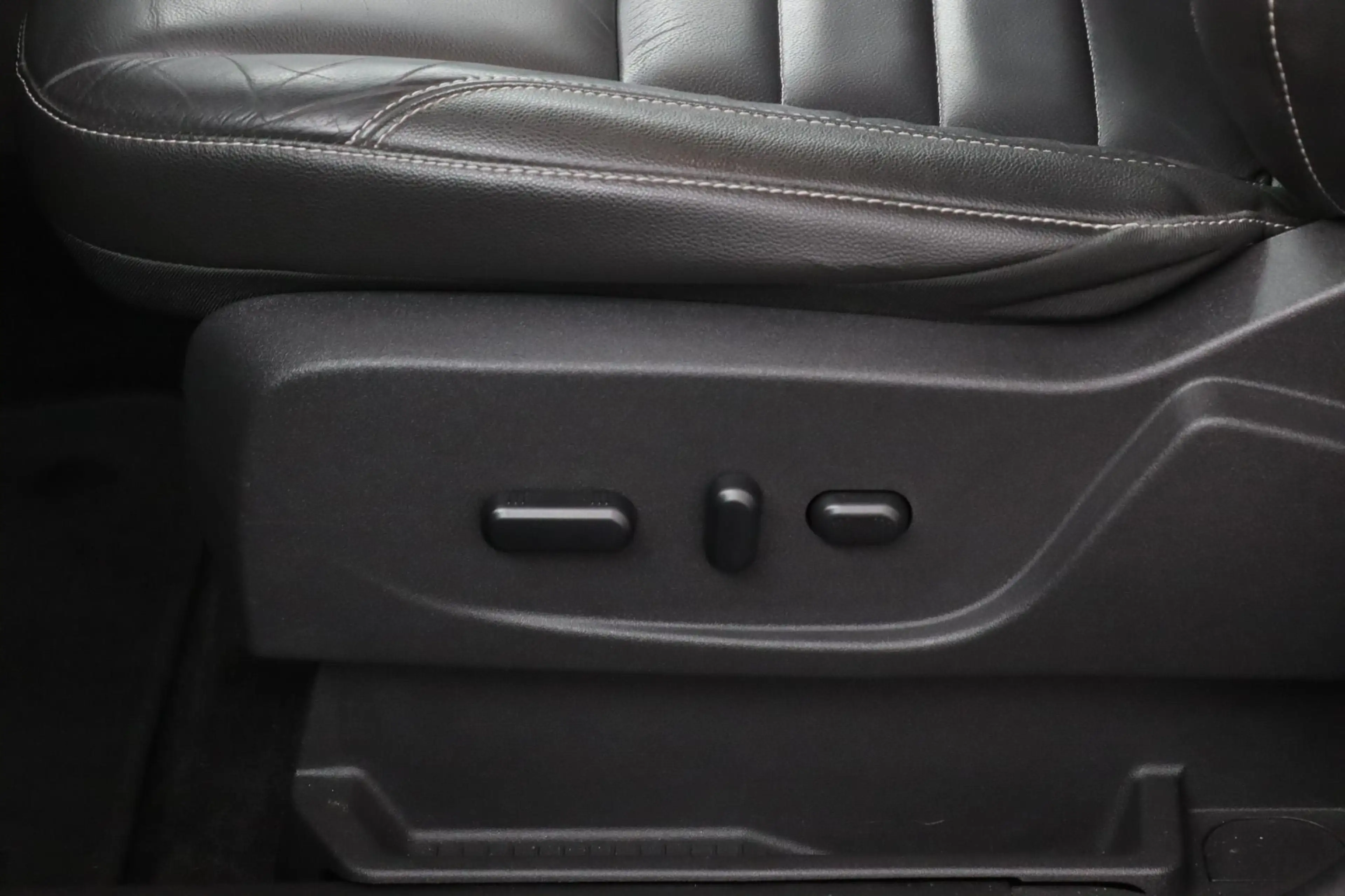Ford C-Max 2.0 Plug-in Hybrid Titanium Plus — photo 18