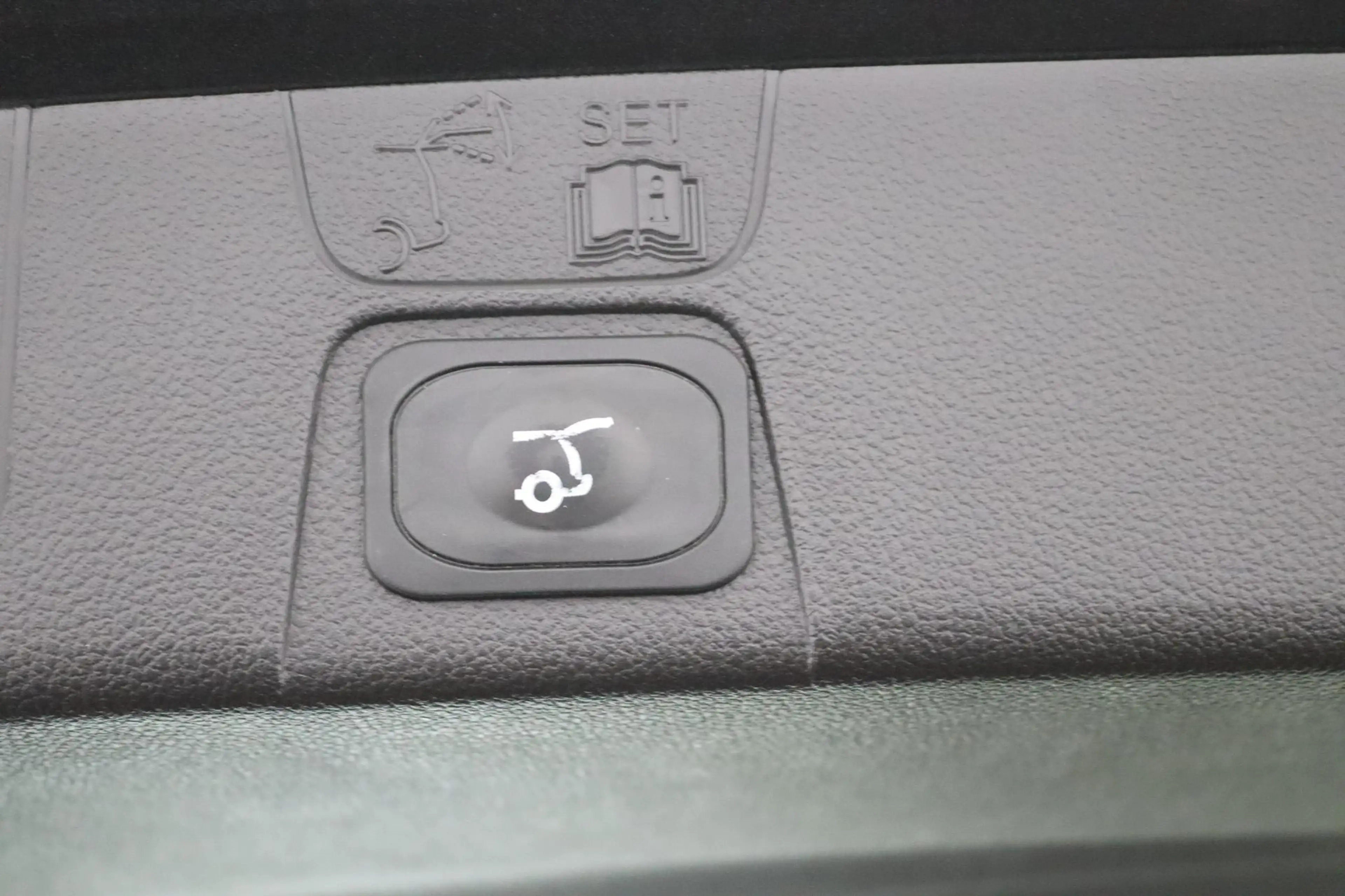 Ford C-Max 2.0 Plug-in Hybrid Titanium Plus — photo 17