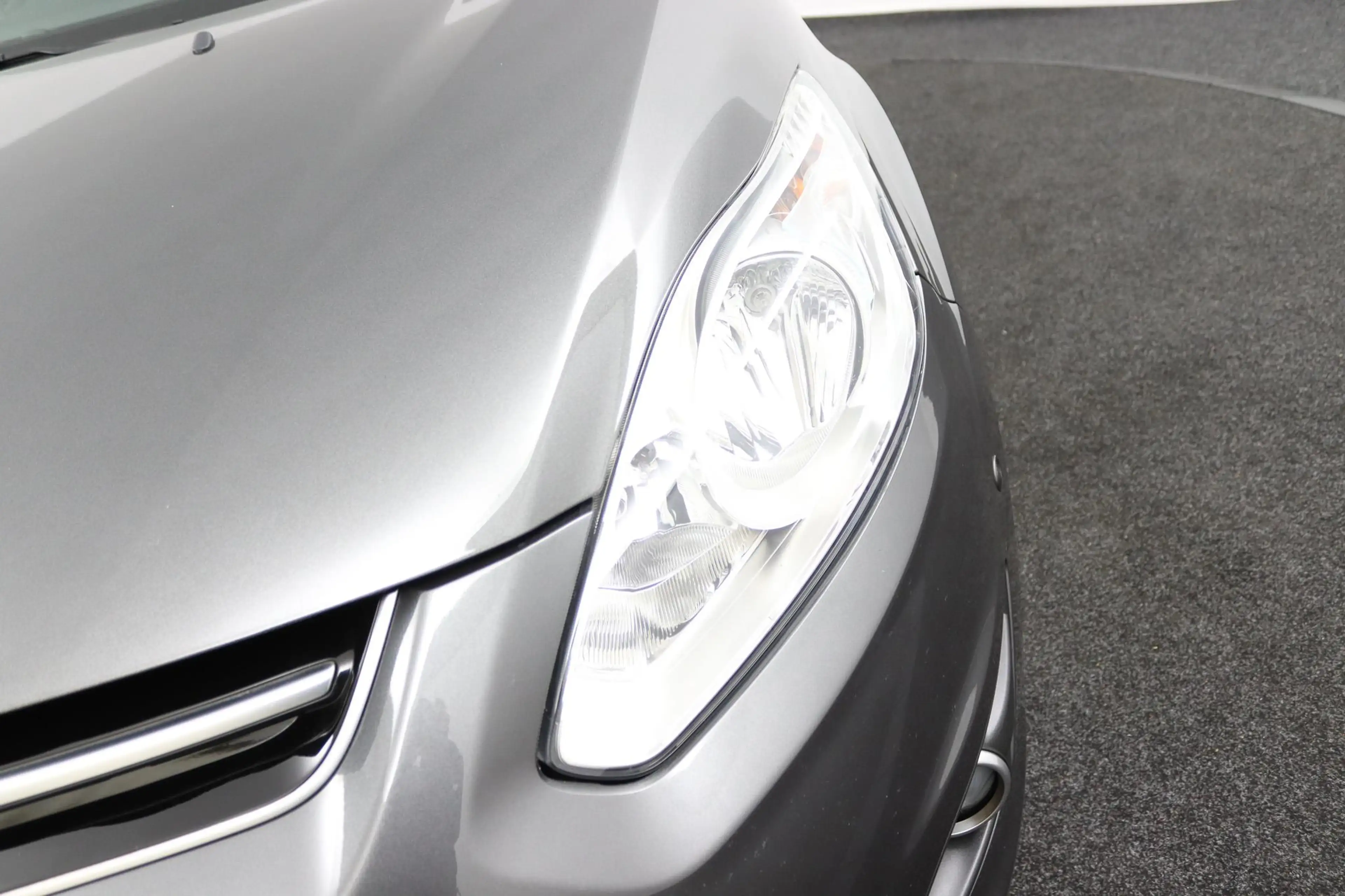 Ford C-Max 2.0 Plug-in Hybrid Titanium Plus — photo 13