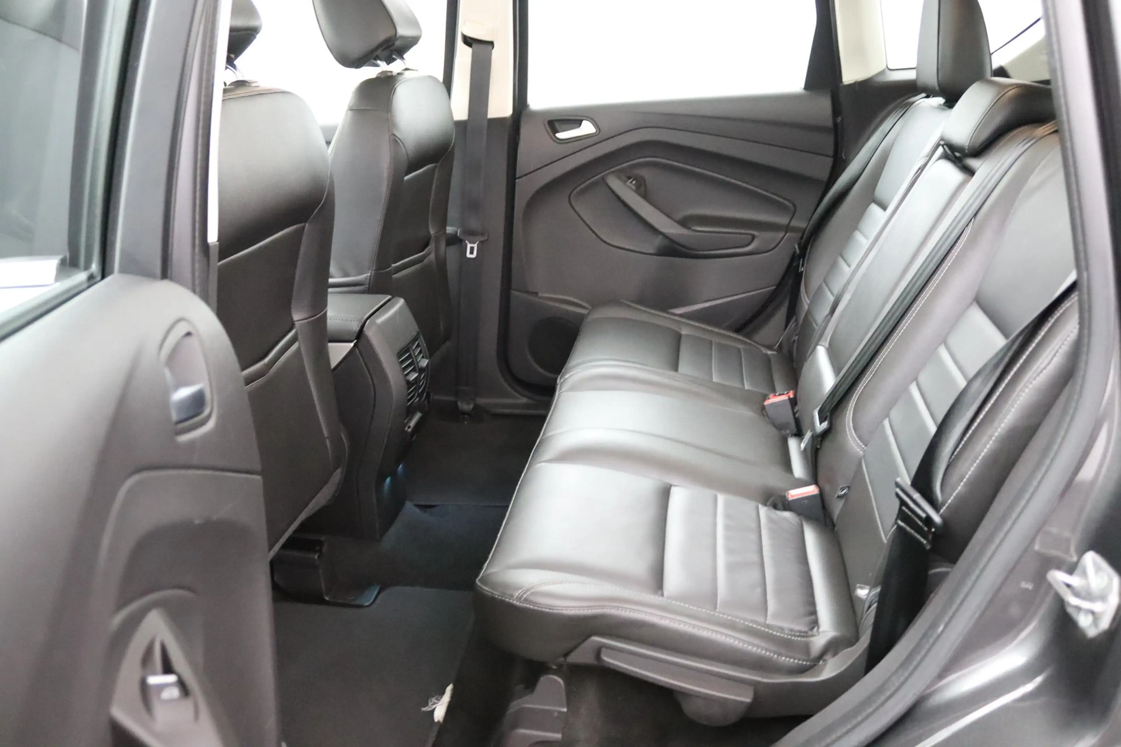Ford C-Max 2.0 Plug-in Hybrid Titanium Plus — photo 27
