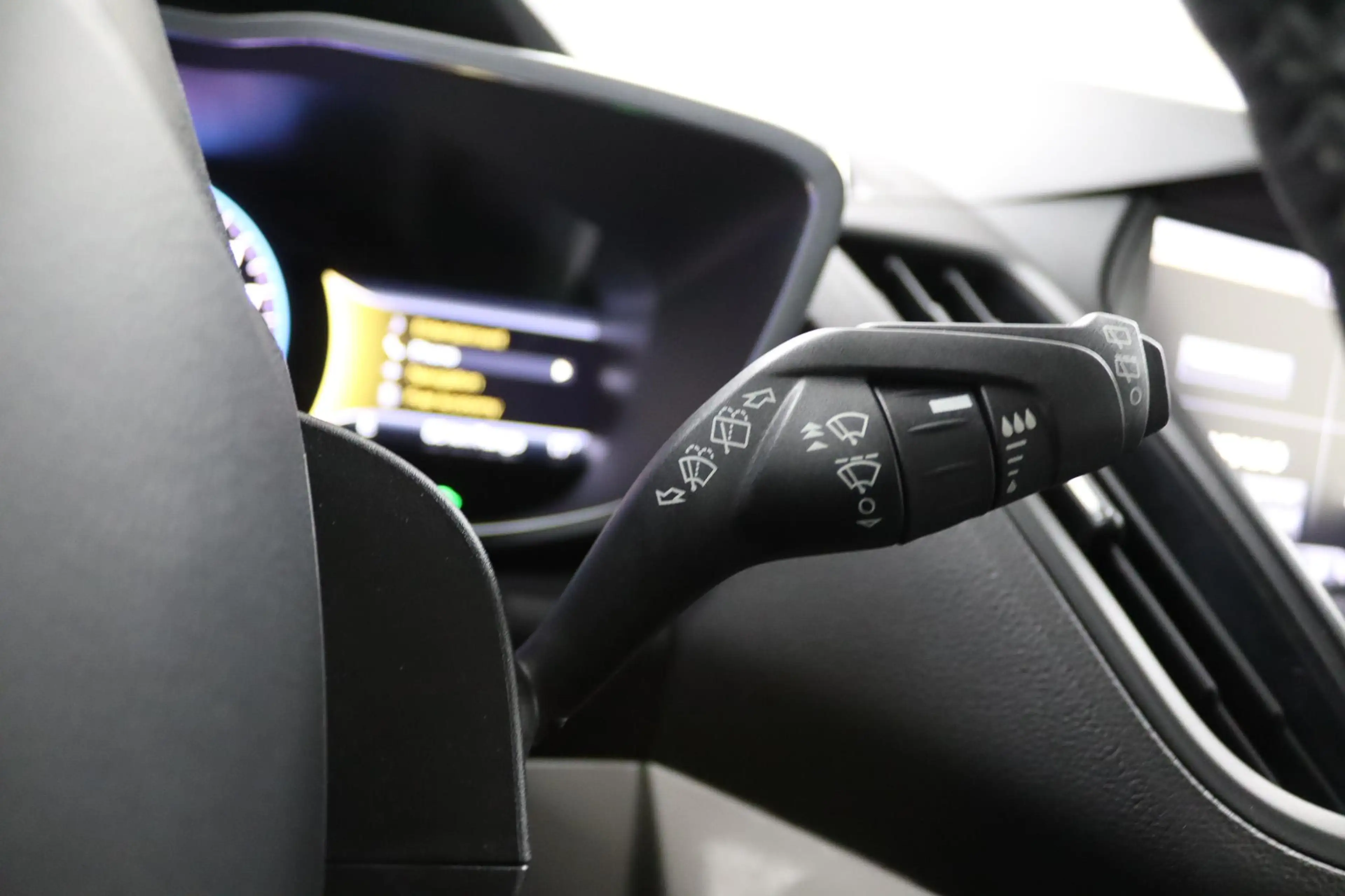 Ford C-Max 2.0 Plug-in Hybrid Titanium Plus — photo 38