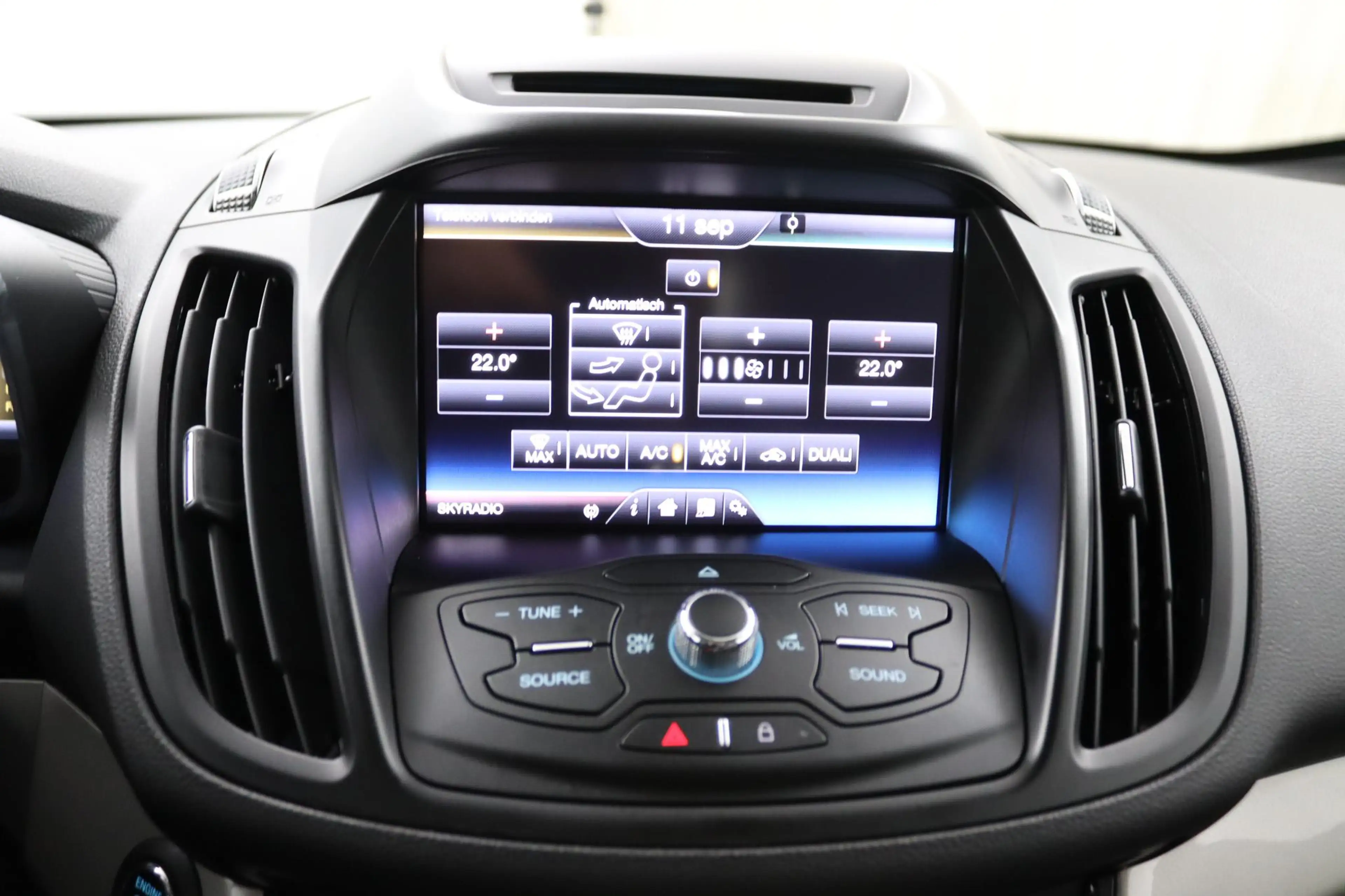 Ford C-Max 2.0 Plug-in Hybrid Titanium Plus — photo 40