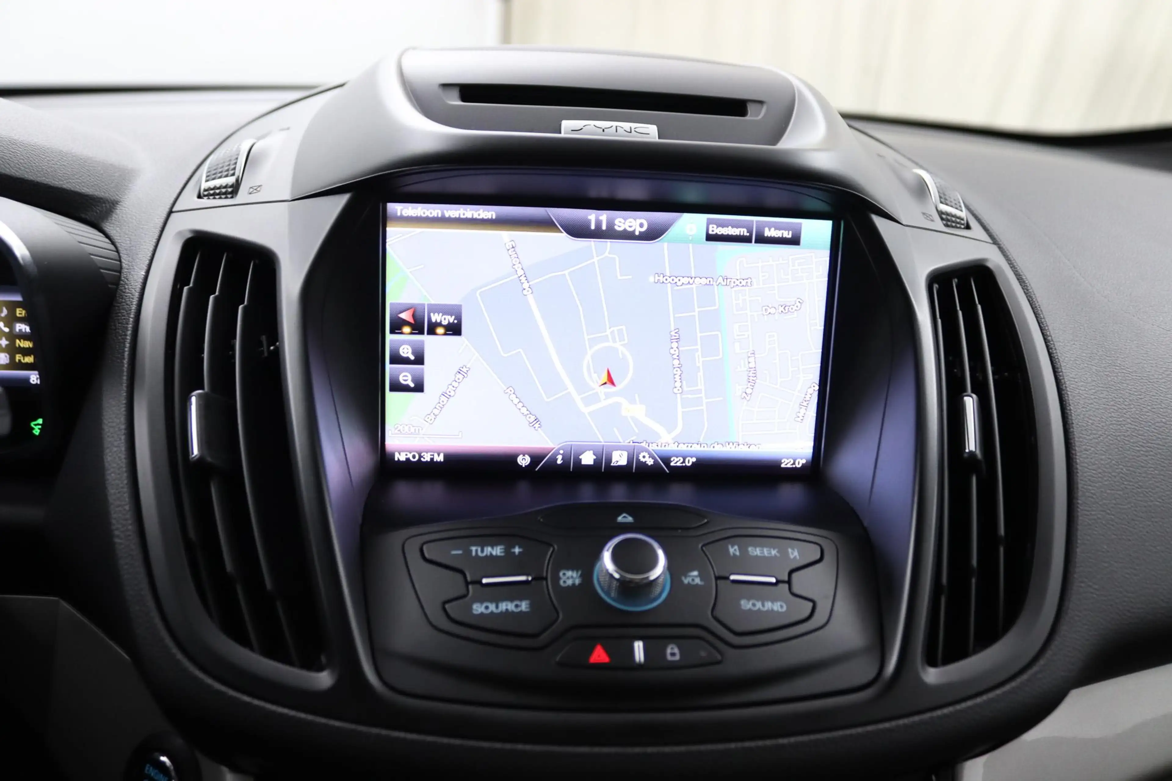 Ford C-Max 2.0 Plug-in Hybrid Titanium Plus — photo 34