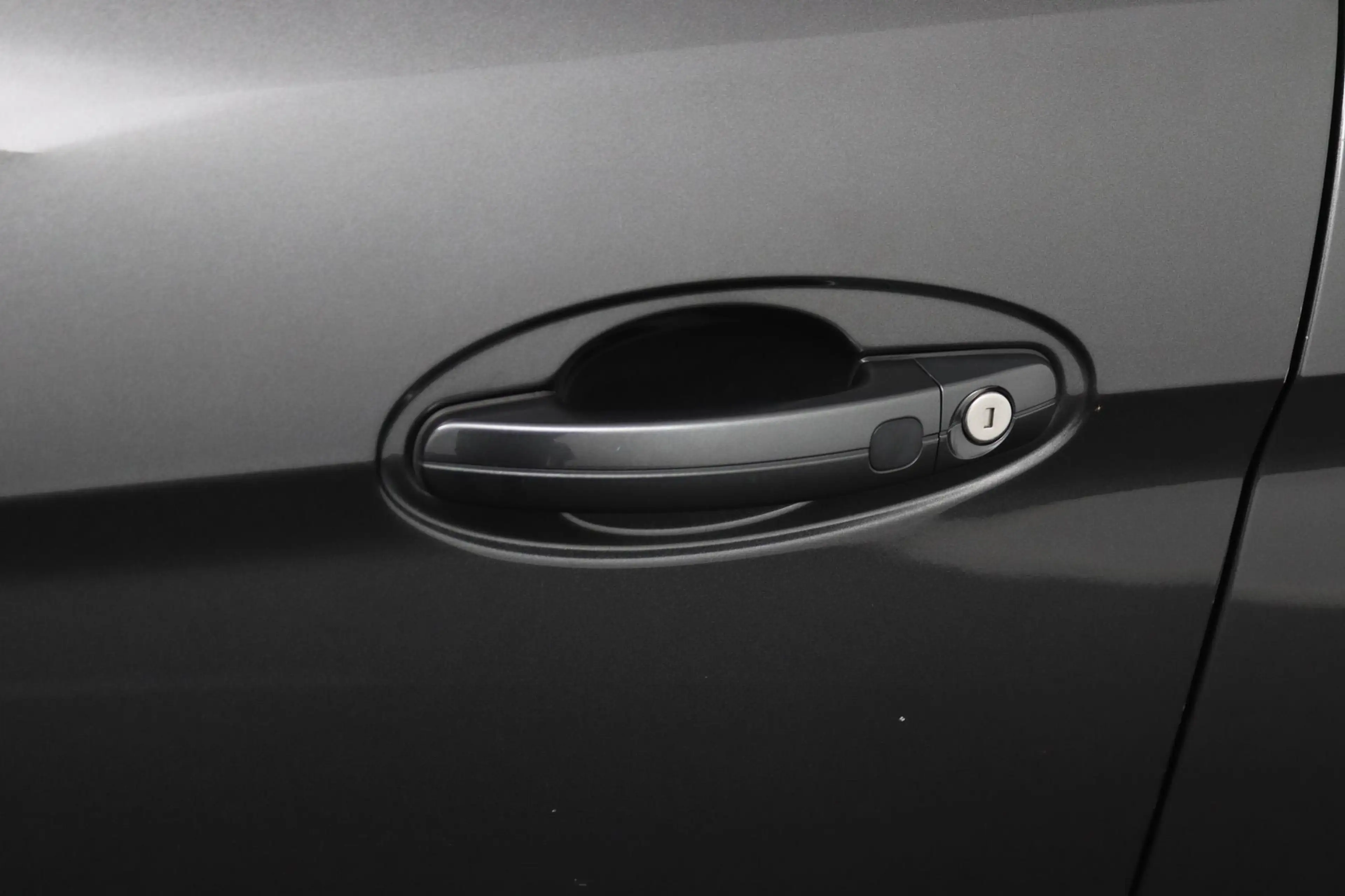 Ford C-Max 2.0 Plug-in Hybrid Titanium Plus — photo 15