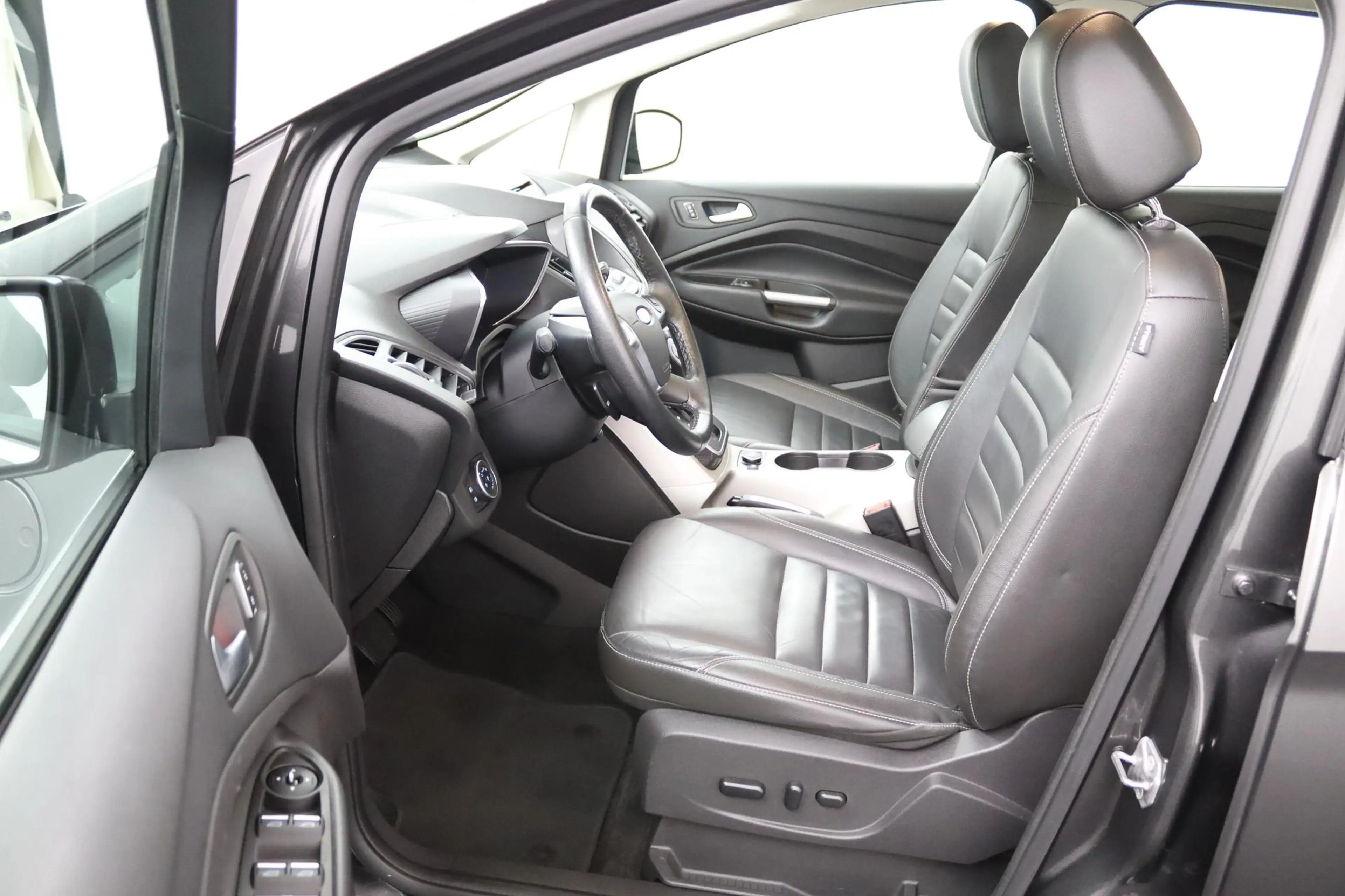 Ford C-Max 2.0 Plug-in Hybrid Titanium Plus — photo 26