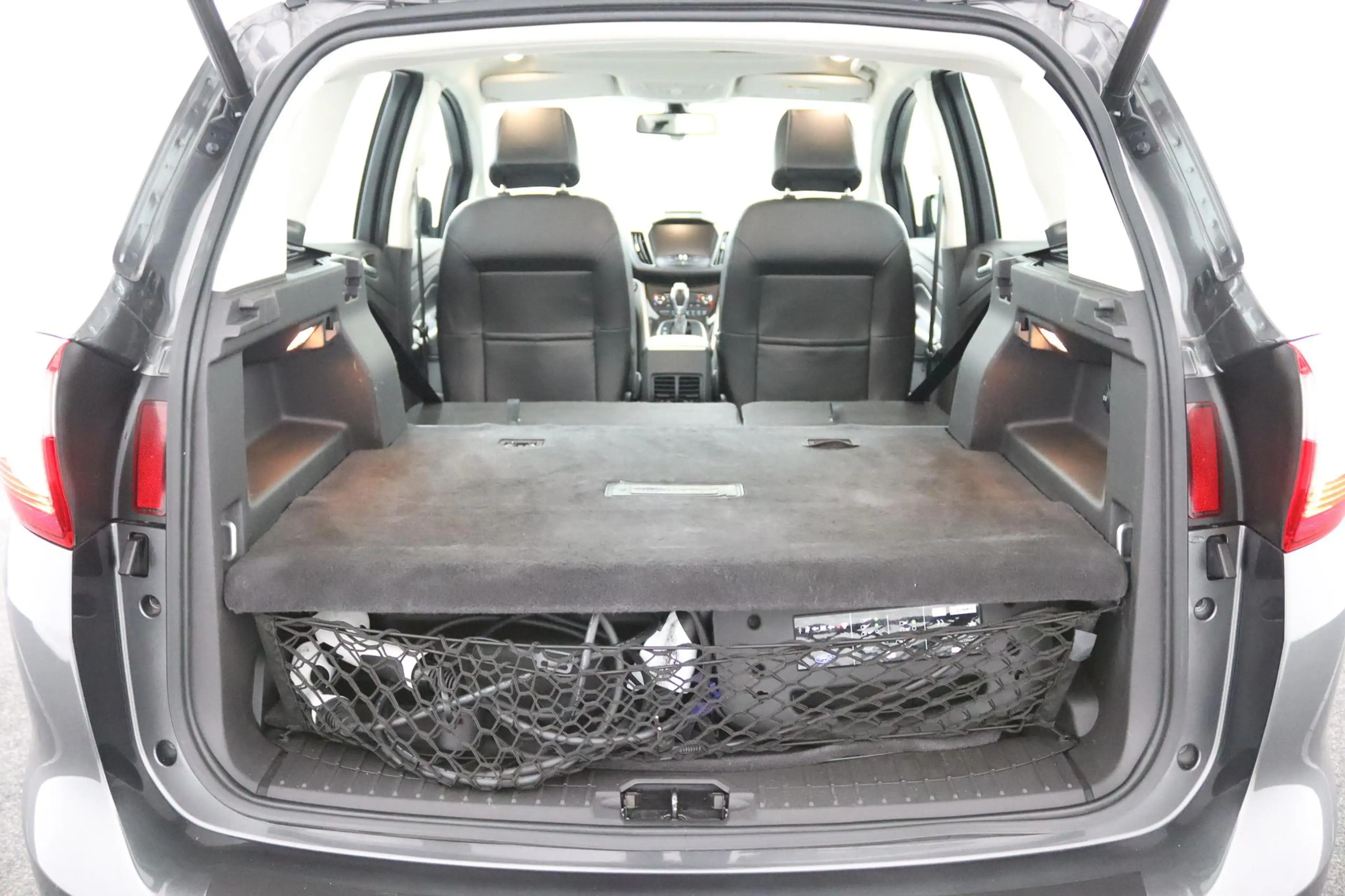 Ford C-Max 2.0 Plug-in Hybrid Titanium Plus — photo 32