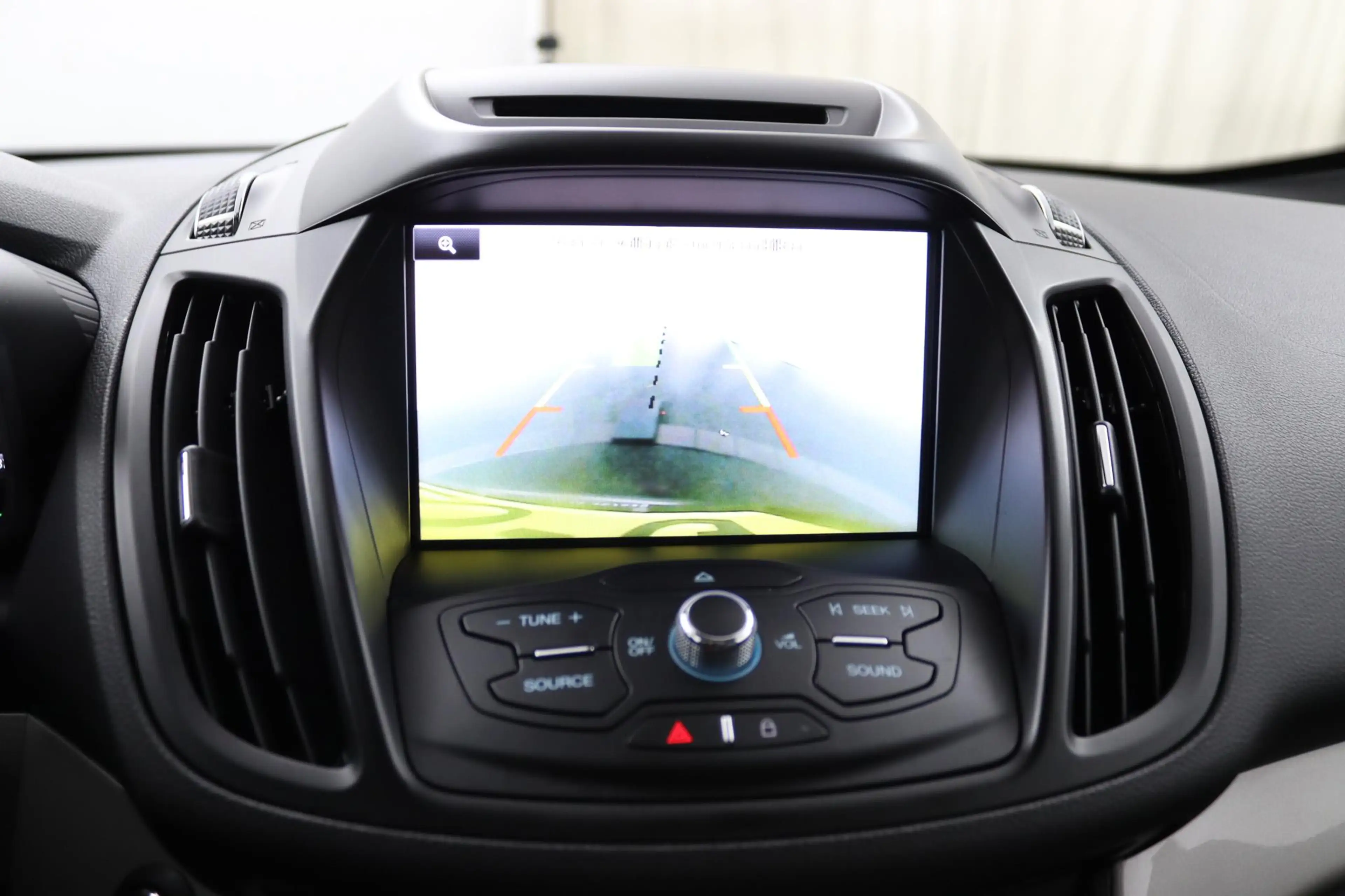 Ford C-Max 2.0 Plug-in Hybrid Titanium Plus — photo 24