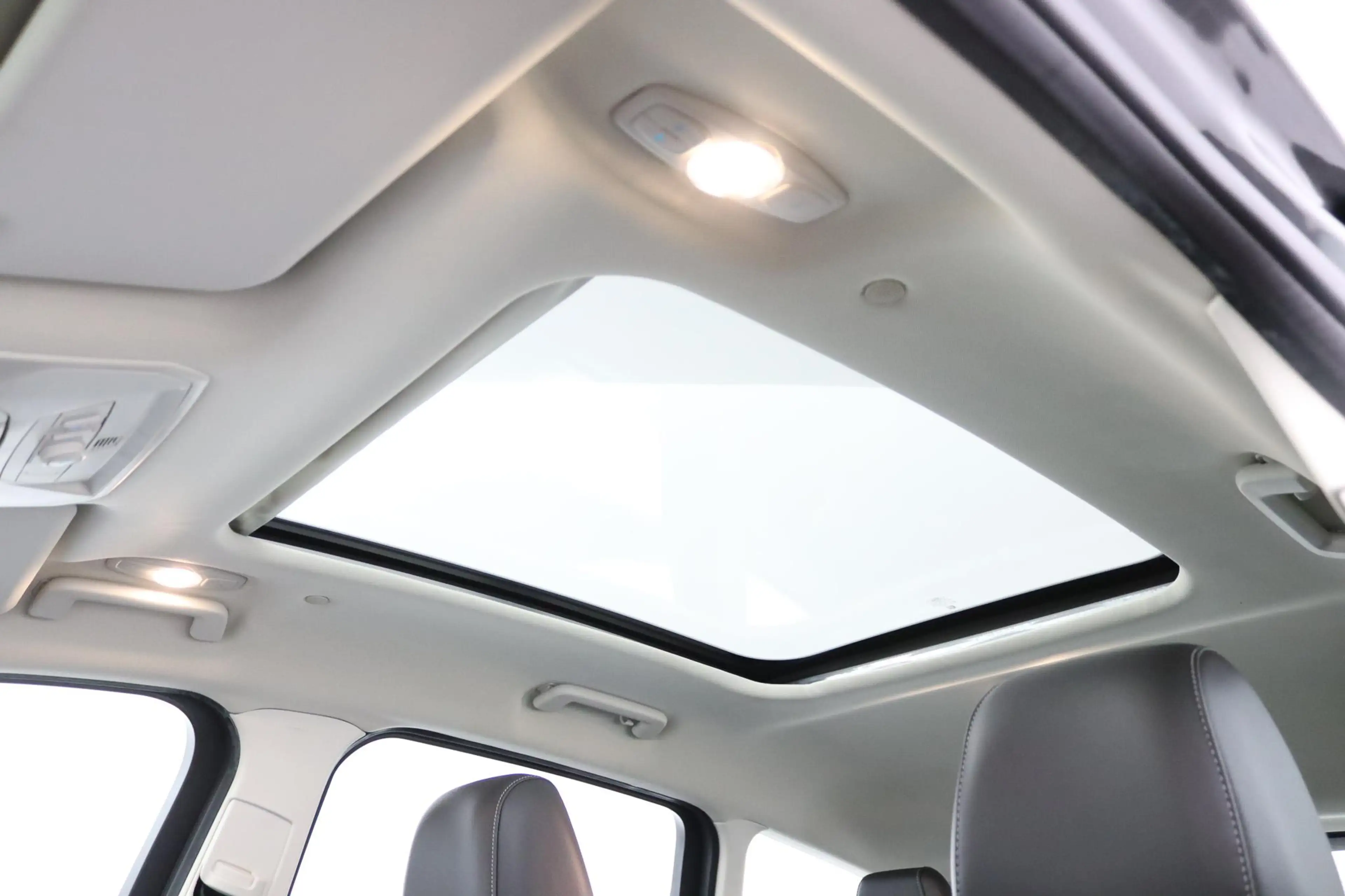 Ford C-Max 2.0 Plug-in Hybrid Titanium Plus — photo 42