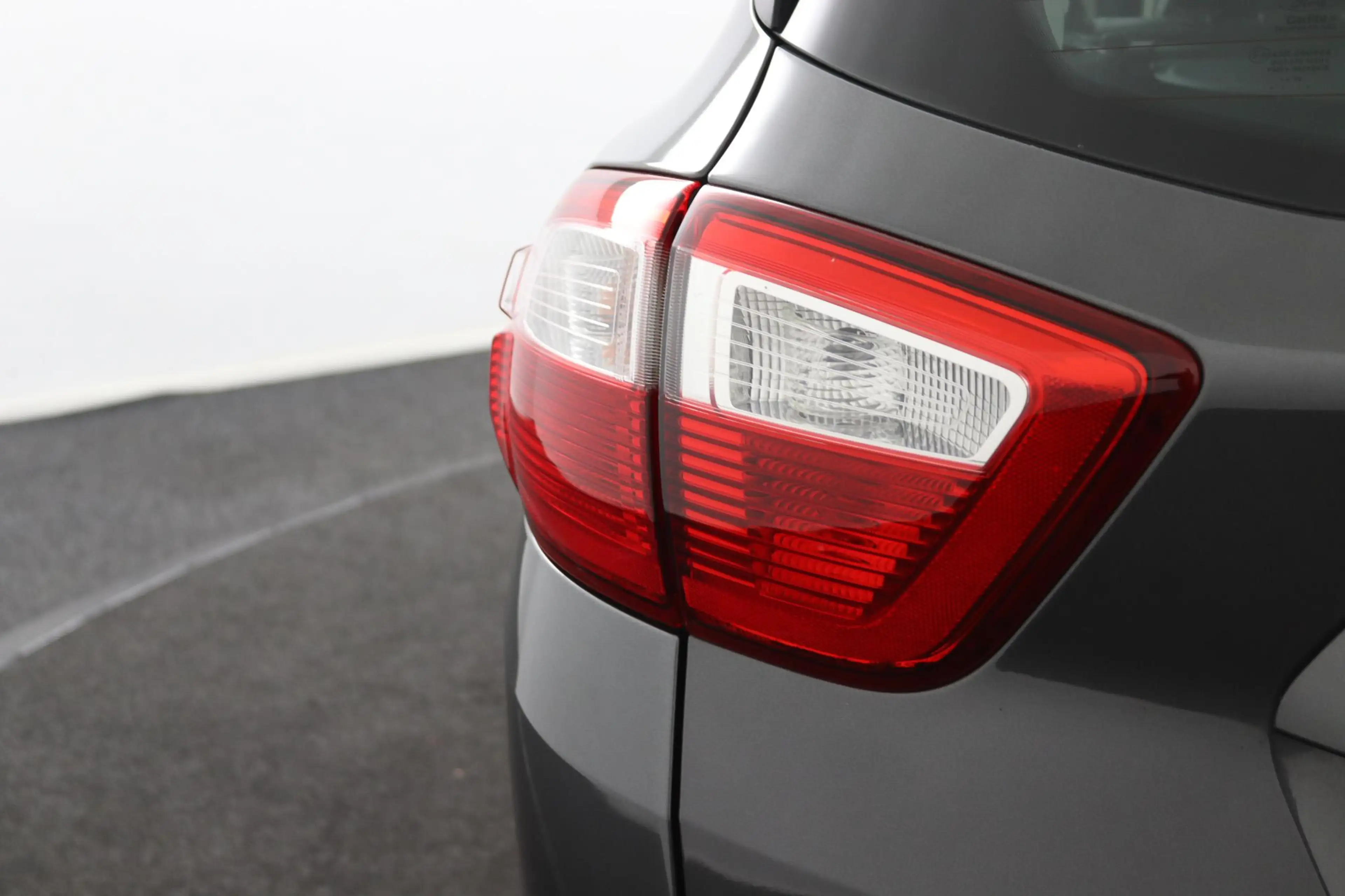 Ford C-Max 2.0 Plug-in Hybrid Titanium Plus — photo 16
