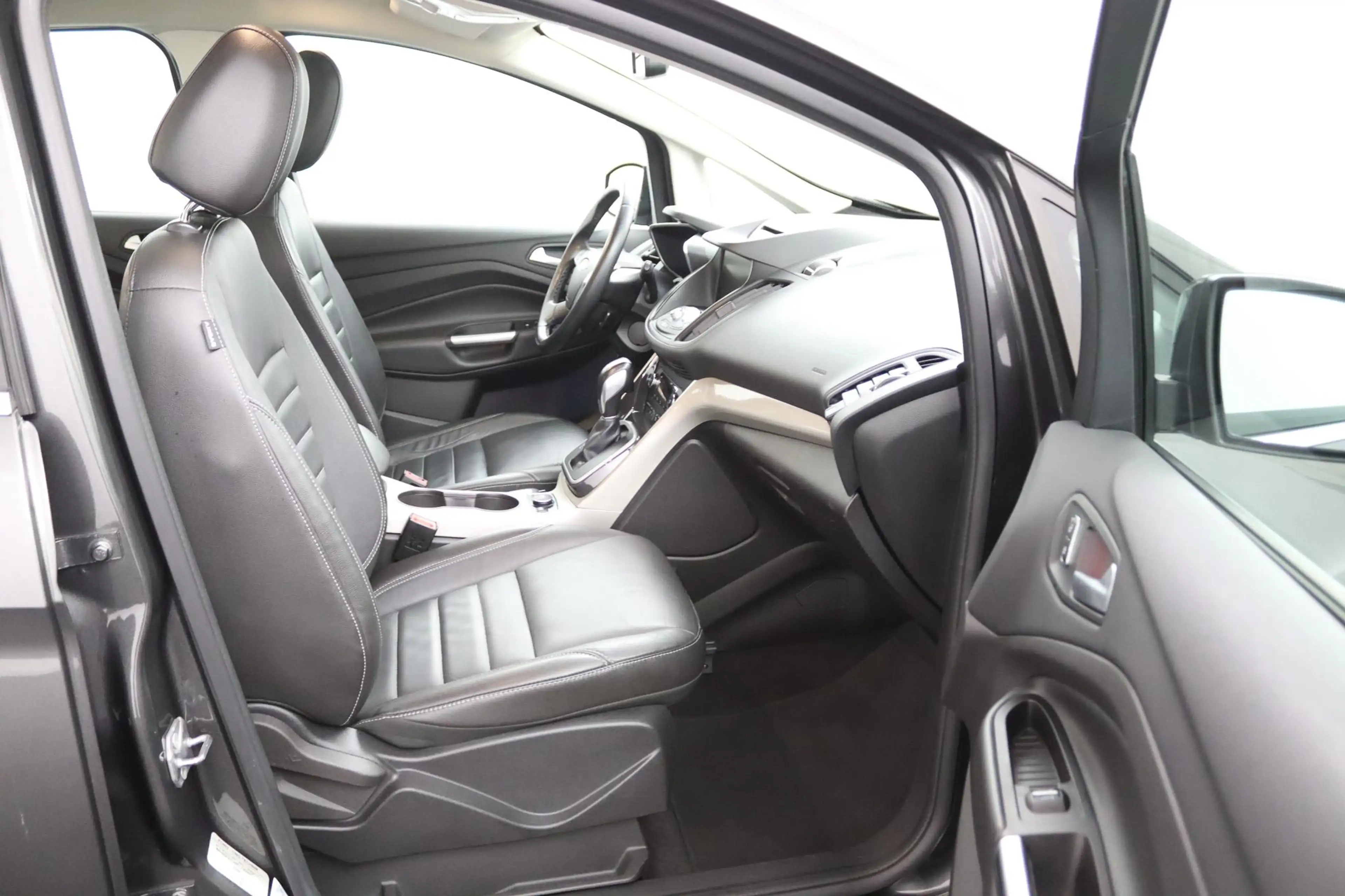 Ford C-Max 2.0 Plug-in Hybrid Titanium Plus — photo 30