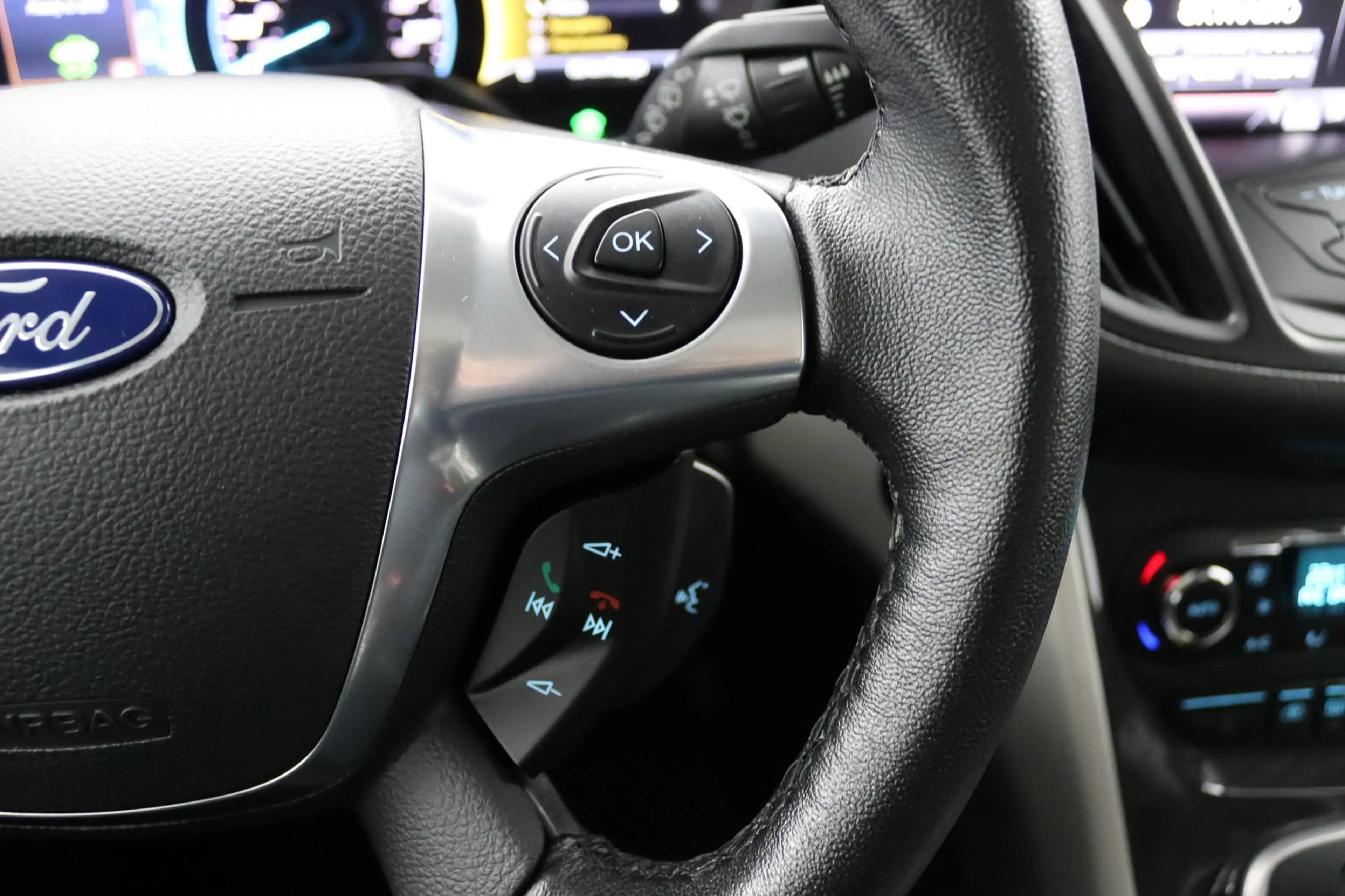 Ford C-Max 2.0 Plug-in Hybrid Titanium Plus — photo 29