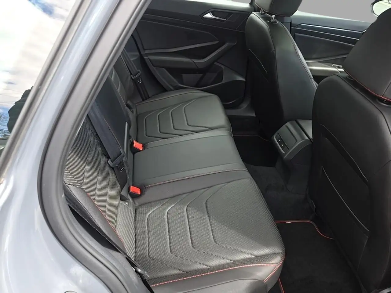 Volkswagen Jetta снимка Volkswagen Jetta
