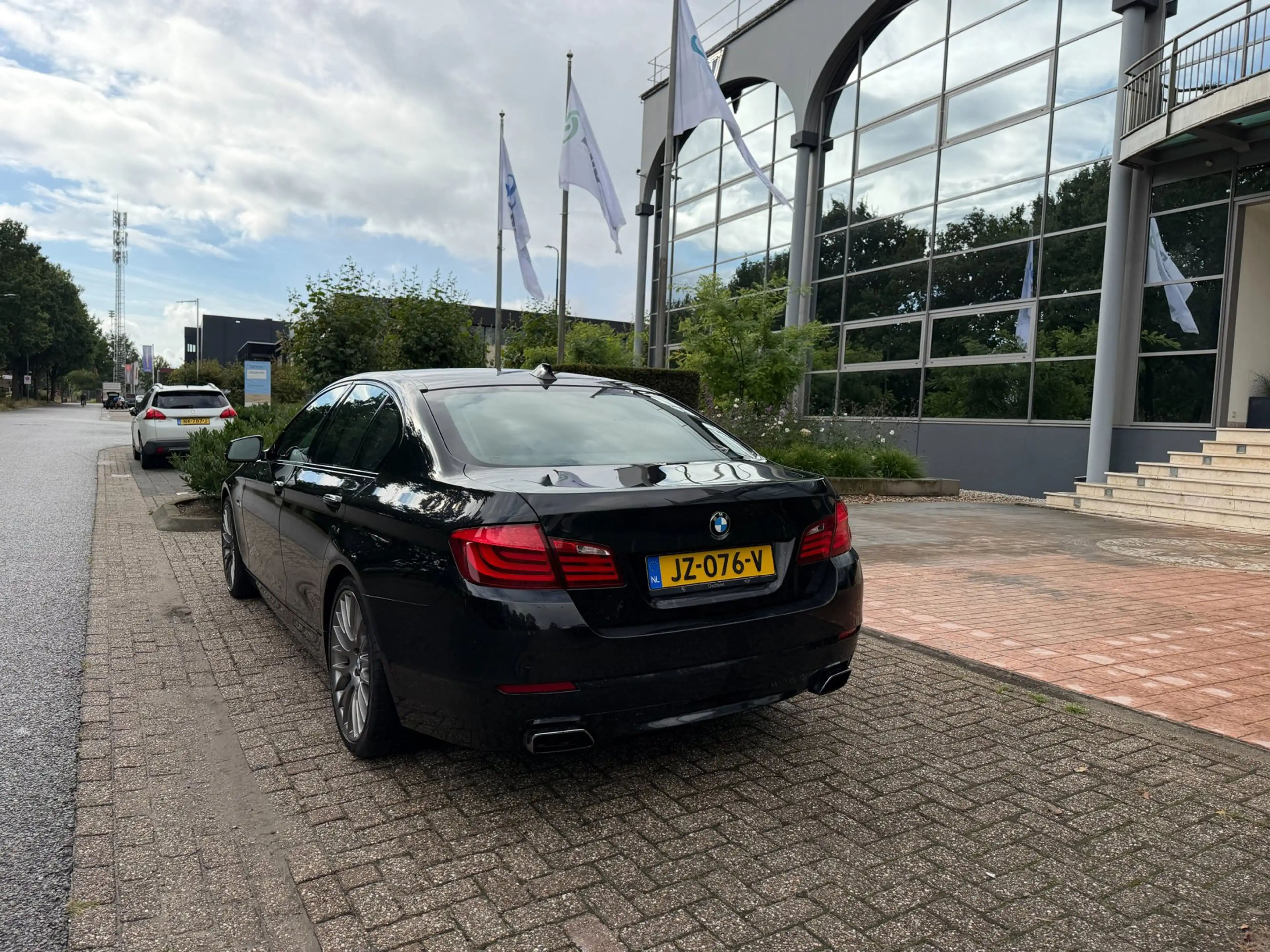 BMW 550 5-serie 550i High Executive aut /leer/20 inch/etc — photo 3