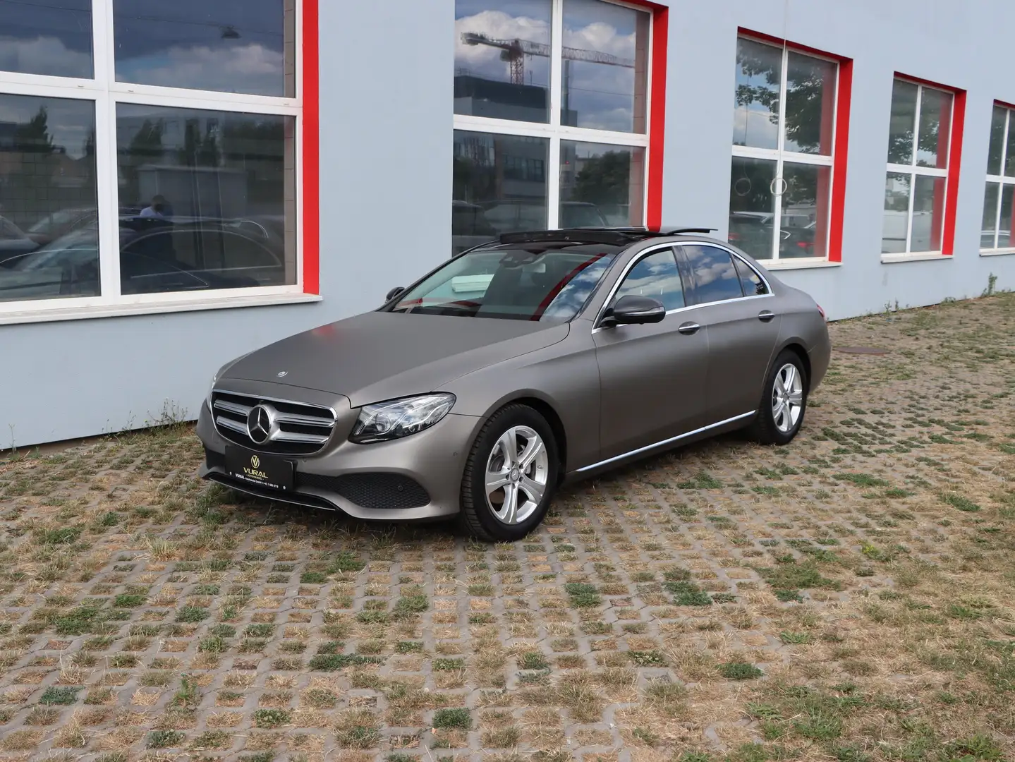 Mercedes-Benz E 220 d | Panoramadach | 360° Kamera | Sitzkühlung Schwarz - 2