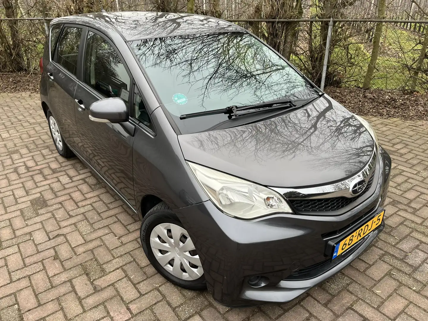 Subaru Trezia 1.3 Comfort Airco Grau - 2