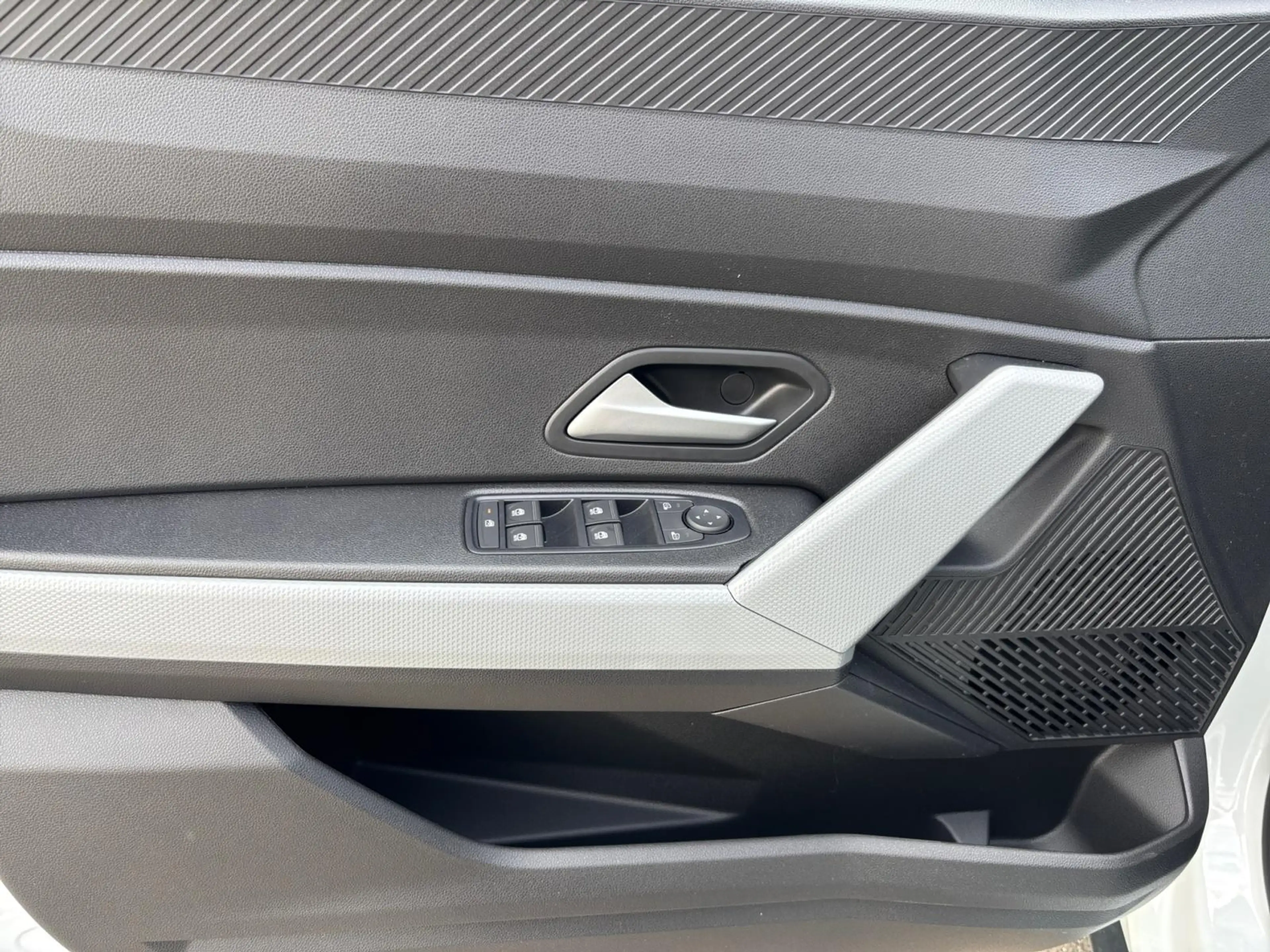 Dacia Bigster Essential mild hybrid-G 140 AKTION — photo 17
