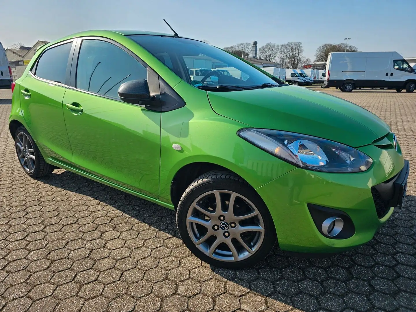 Mazda 2 Lim. 1.3 Edition 40 Jahre Grün - 1