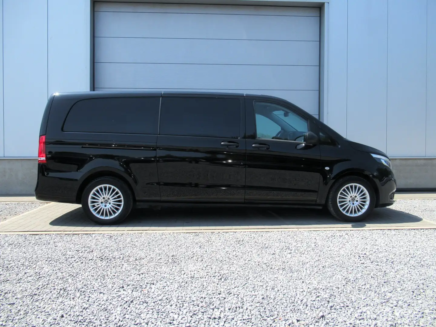 Mercedes-Benz Vito 116 CDI € 27.999 Netto / A3 Extra Lang / 9 zits Zwart - 2