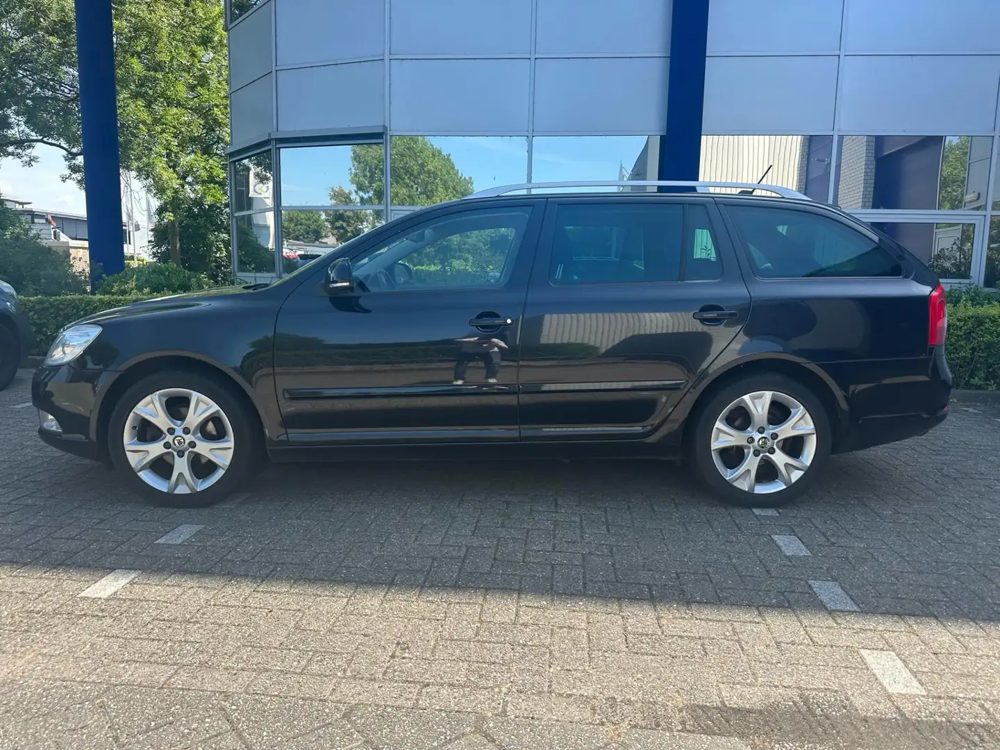 Skoda Octavia Combi 1.2 TSI Elegance Business Line Zwart - 2