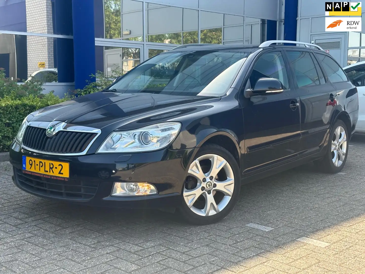 Skoda Octavia Combi 1.2 TSI Elegance Business Line Zwart - 1
