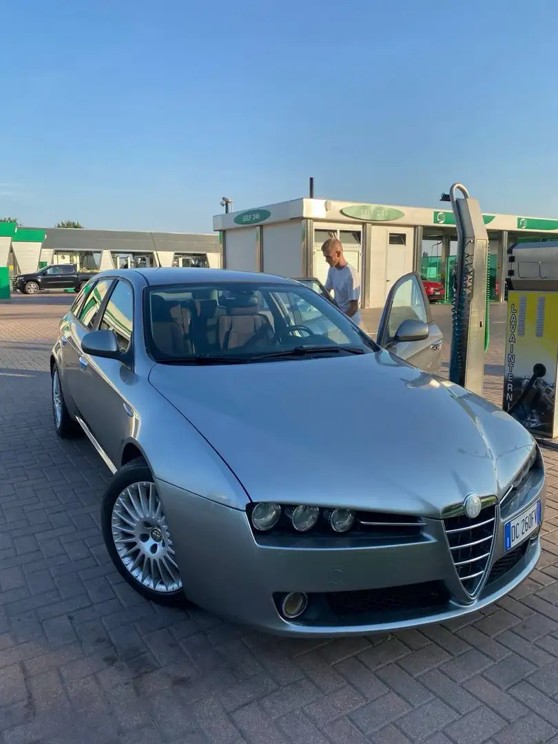 Alfa Romeo 159 Sportwagon 1.9 JTDM 16V DPF Distinctive Grigio - 1
