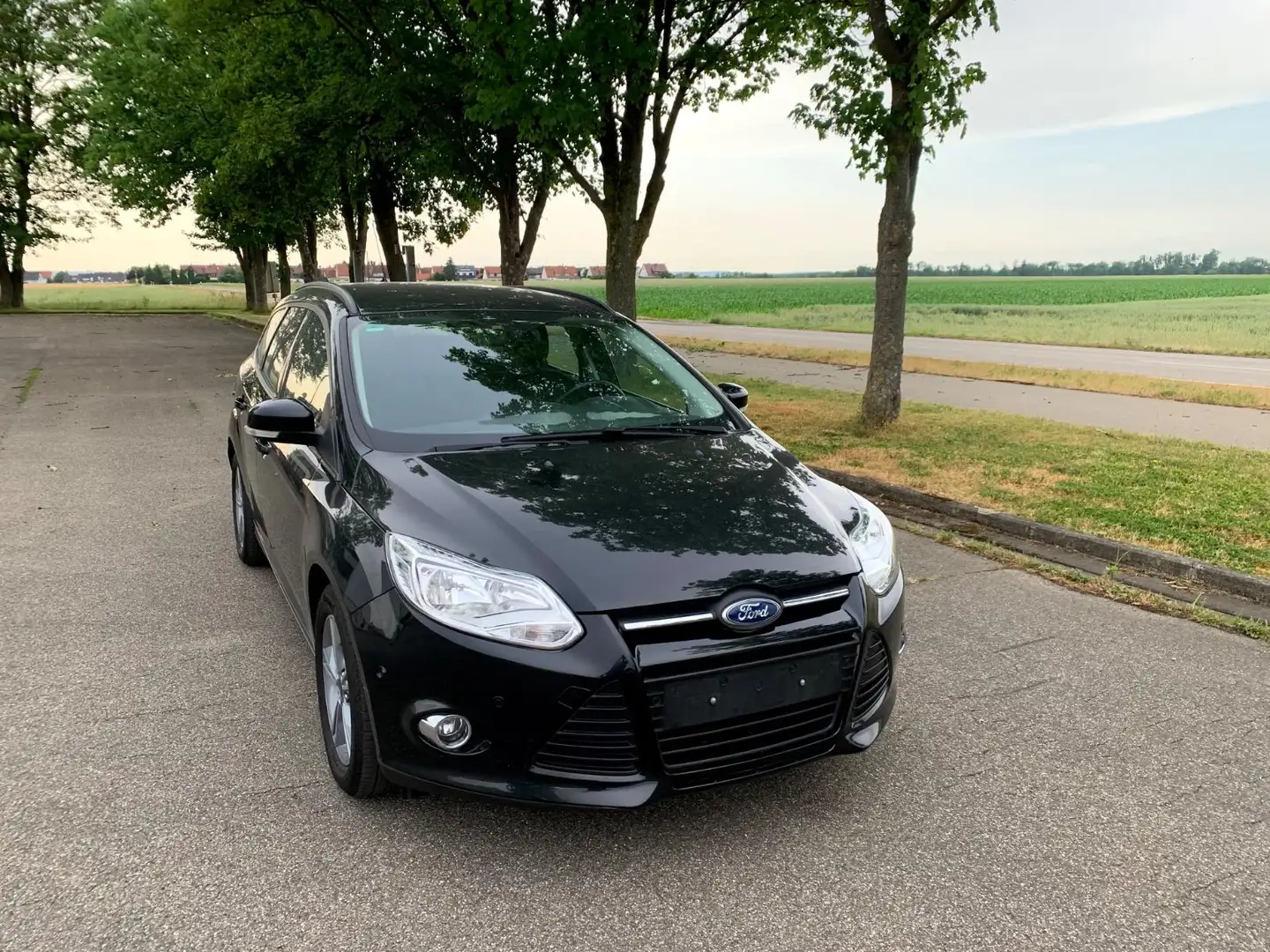 Ford Focus Turnier Trend Zwart - 1