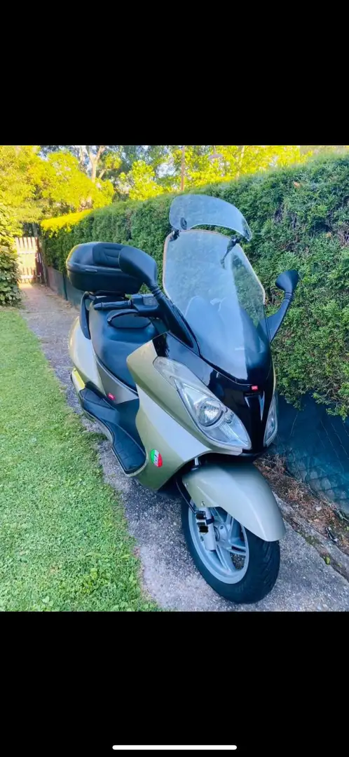 Aprilia Atlantic 125 Aprilia Atlantic Roller / Scooter Gold - 1