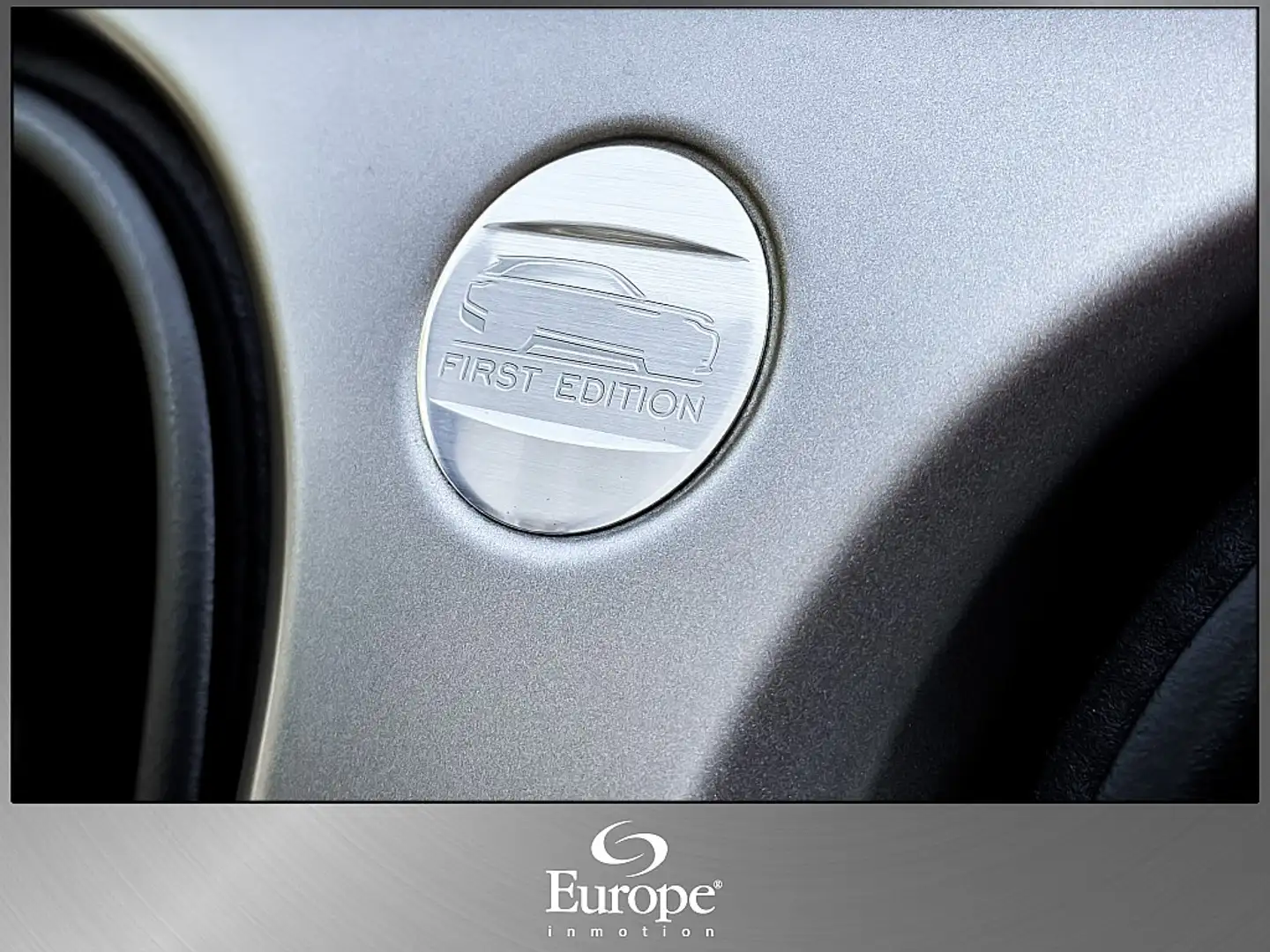 Land Rover Range Rover Velar First Edition R-Dynamic 3,0 V6 Twinturbo Allrad... Grau - 2