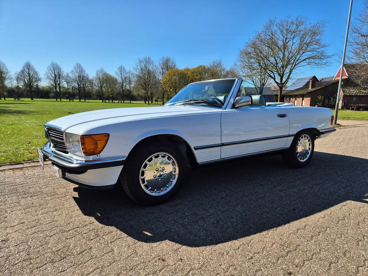 Mercedes-Benz SL 560