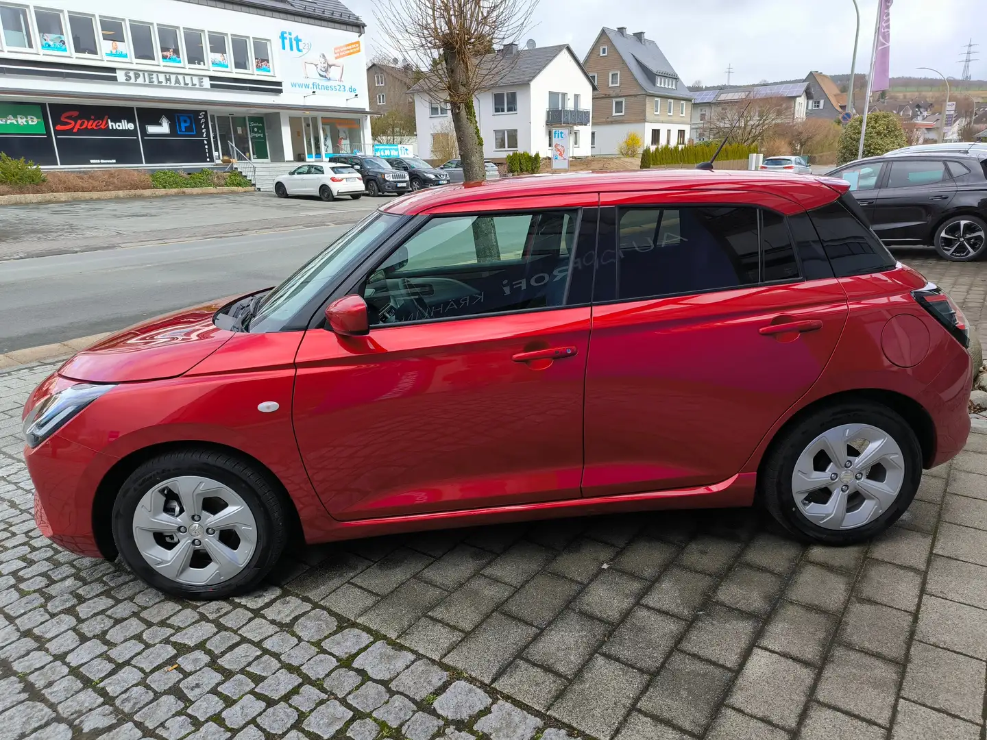 Suzuki Swift 1.2 Dualjet Hybrid 61 kW Comfort Rojo - 2