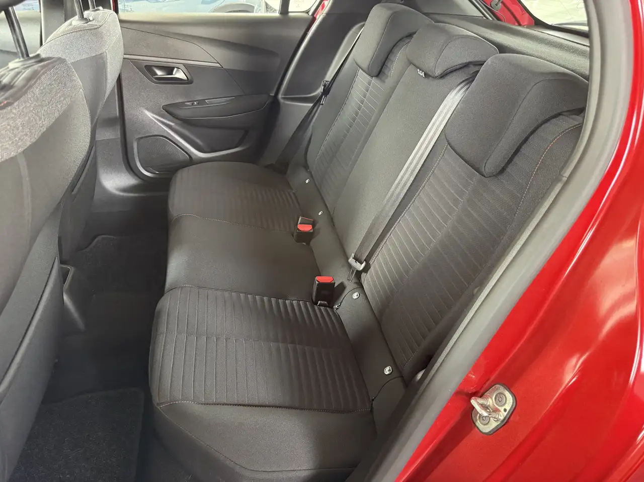 Peugeot 208 — photo 11 sur 15