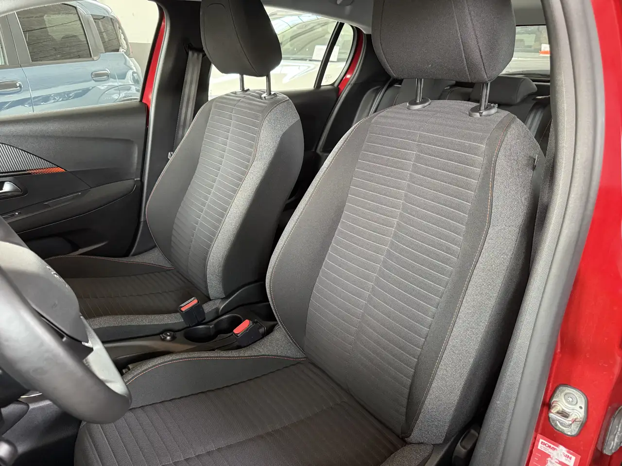 Peugeot 208 — photo 4 sur 15