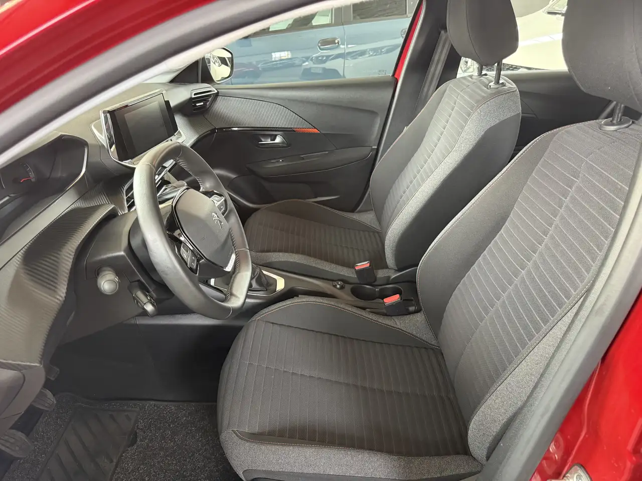 Peugeot 208 — photo 3 sur 15