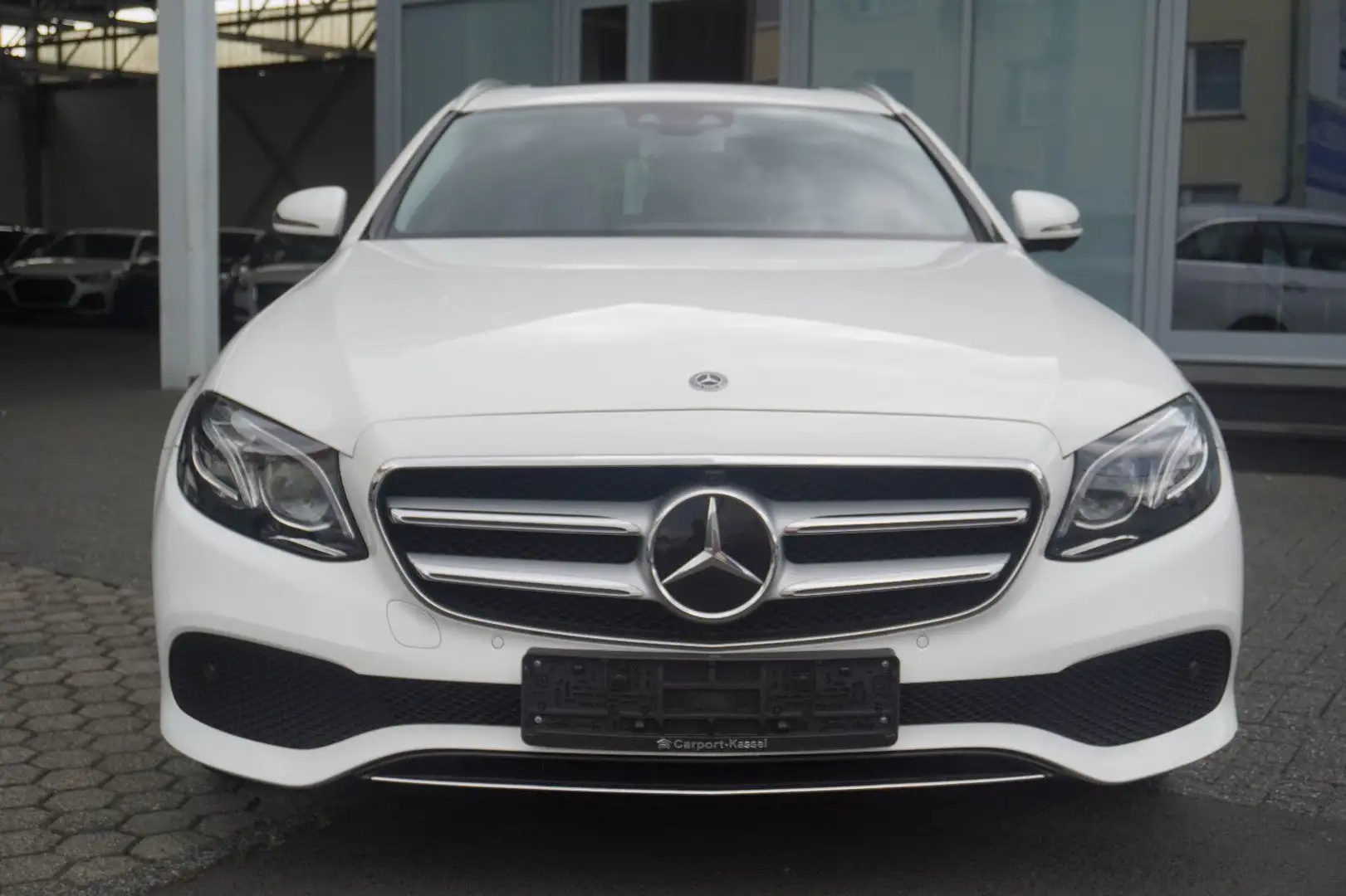 Mercedes-Benz E 220 d T-Modell Avantgarde Weiß - 2