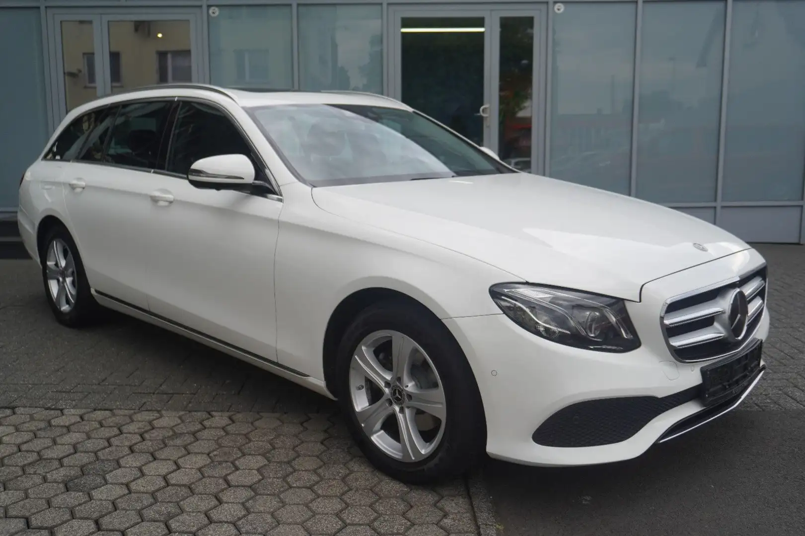 Mercedes-Benz E 220 d T-Modell Avantgarde Weiß - 1