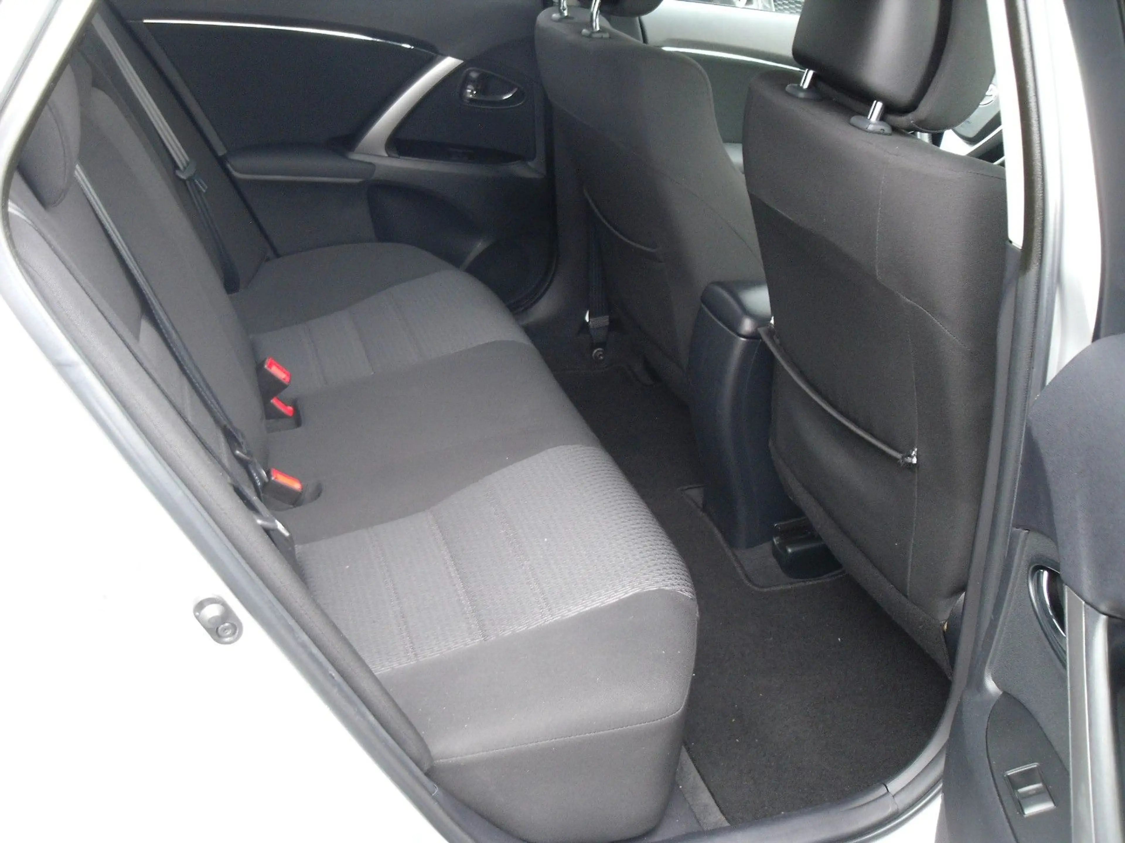 Toyota Avensis Kombi Edition — photo 11