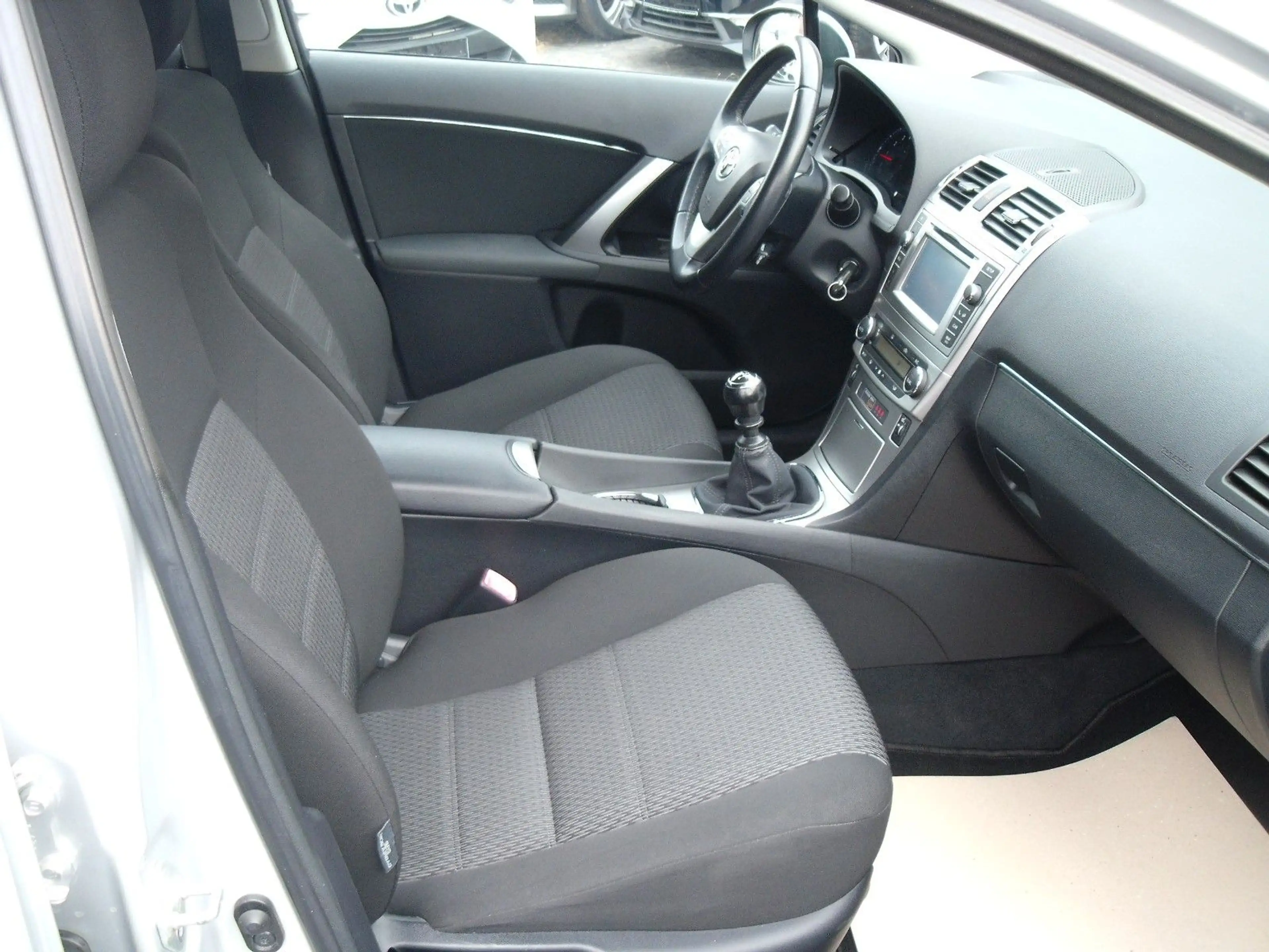 Toyota Avensis Kombi Edition — photo 12