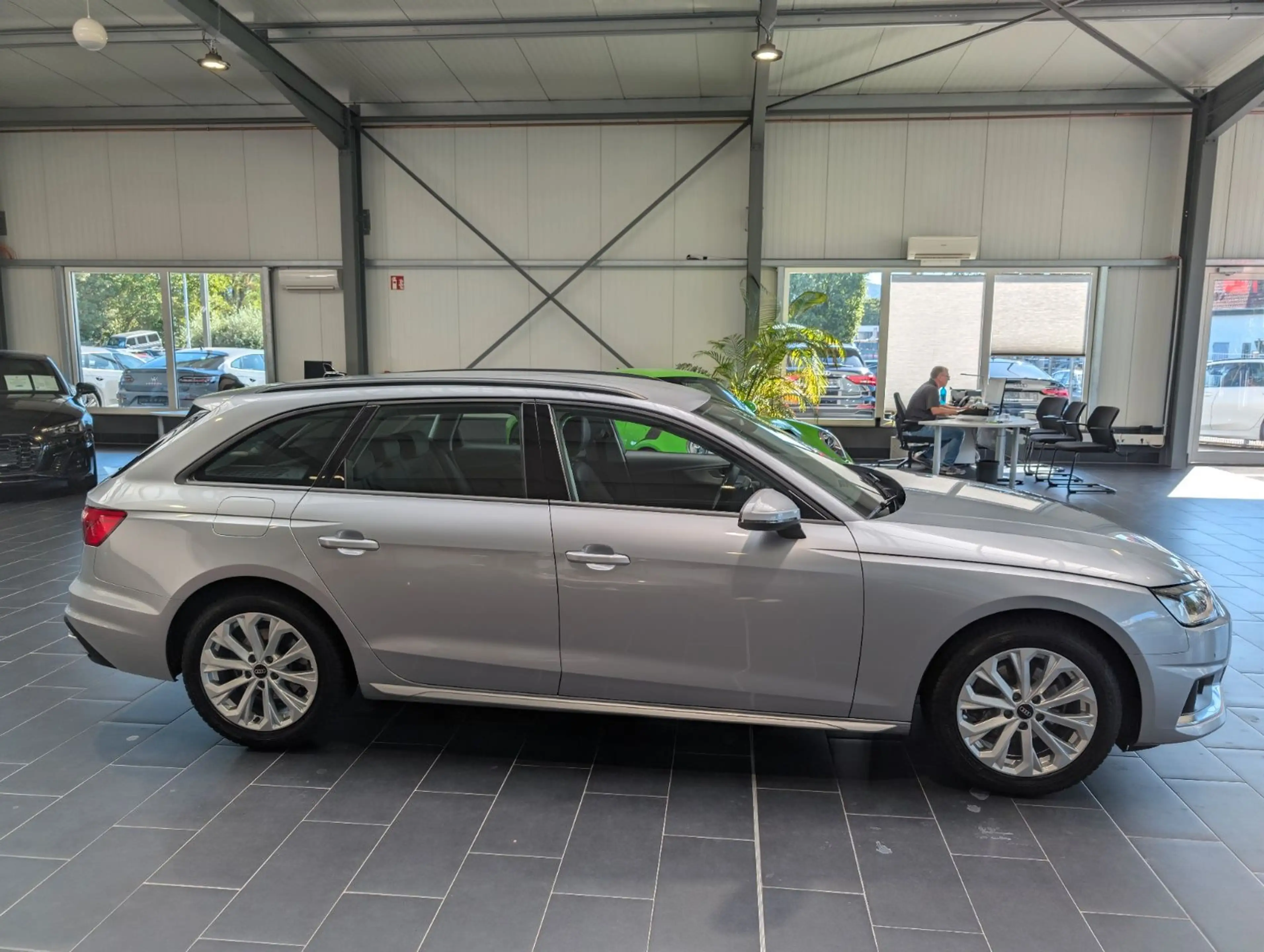 Audi A4 Avant 35 TDI advanced LED Leder Navi — photo 8