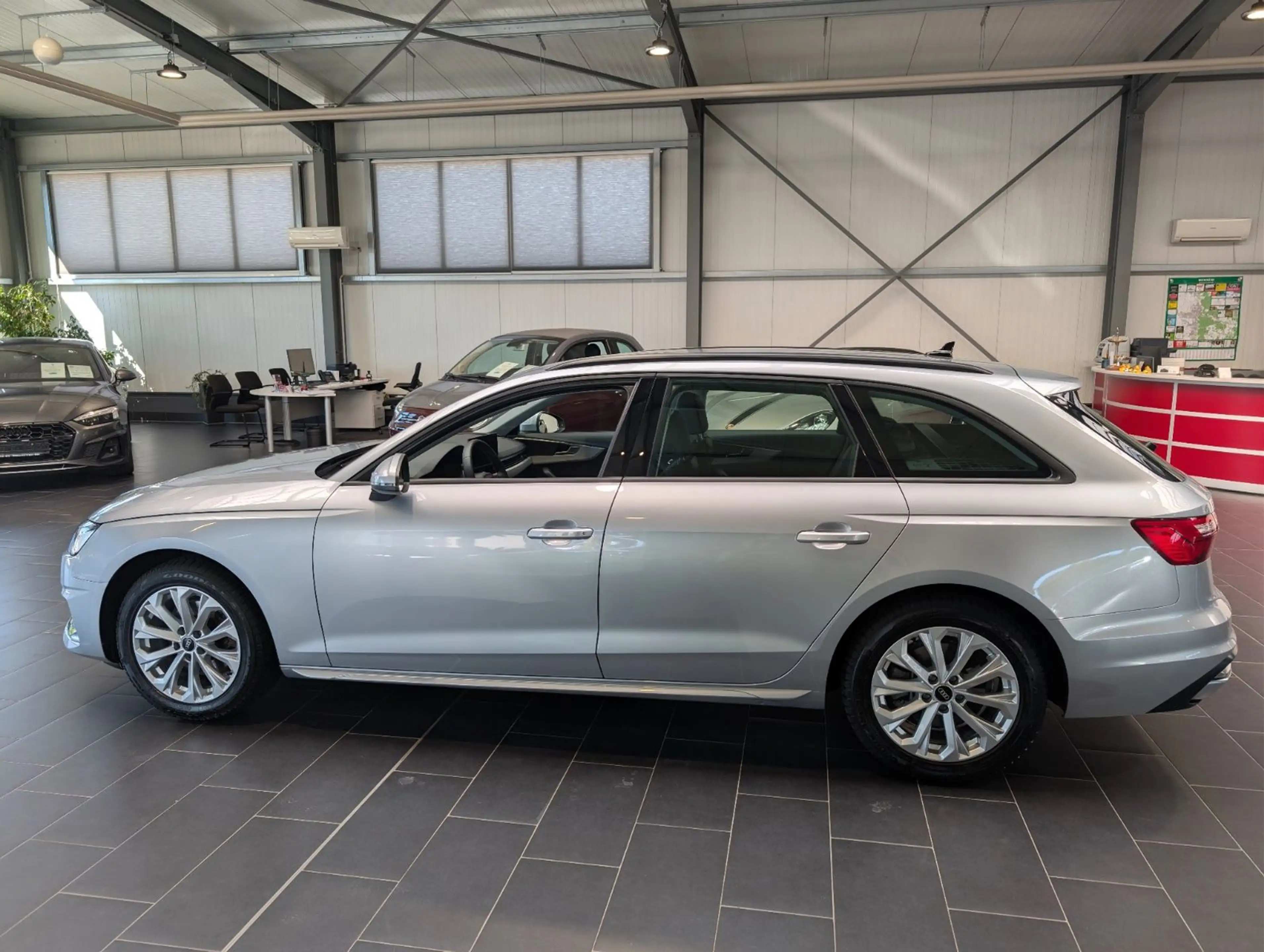 Audi A4 Avant 35 TDI advanced LED Leder Navi — photo 7