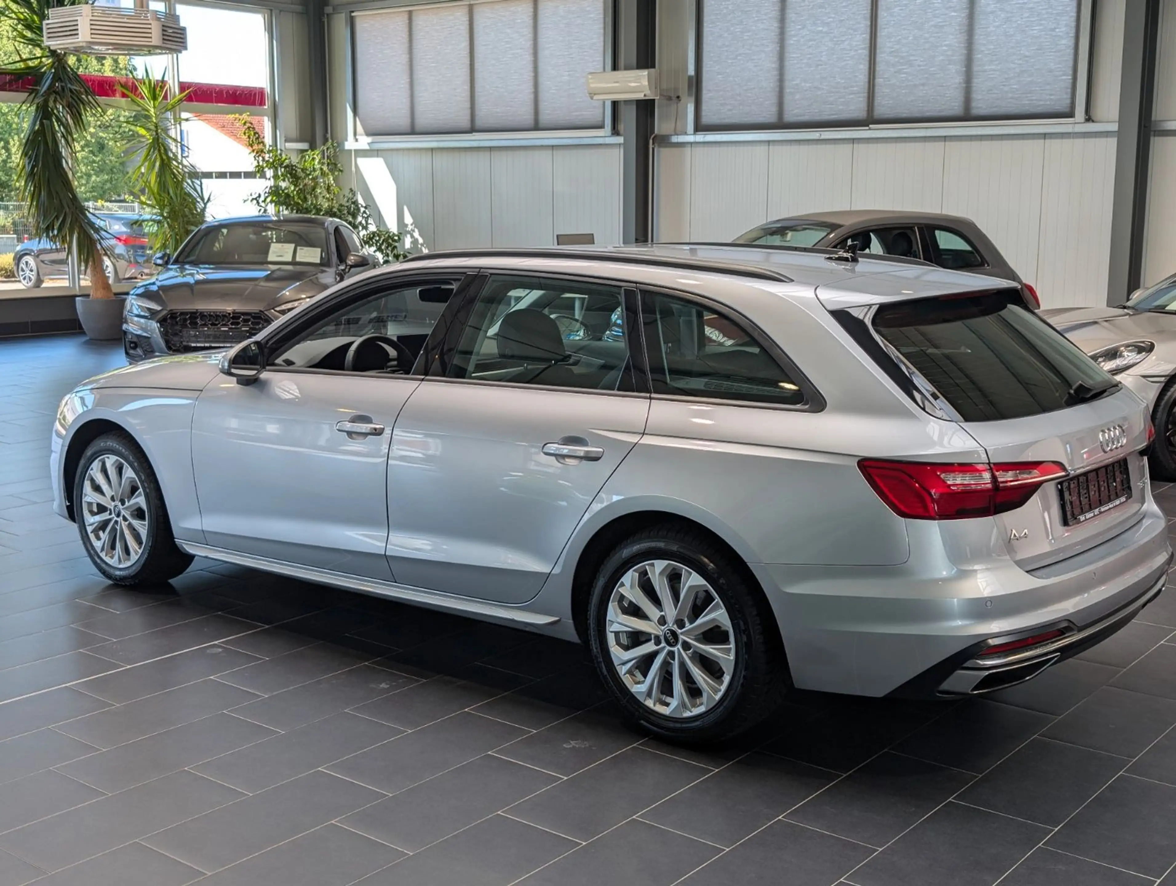 Audi A4 Avant 35 TDI advanced LED Leder Navi — photo 2