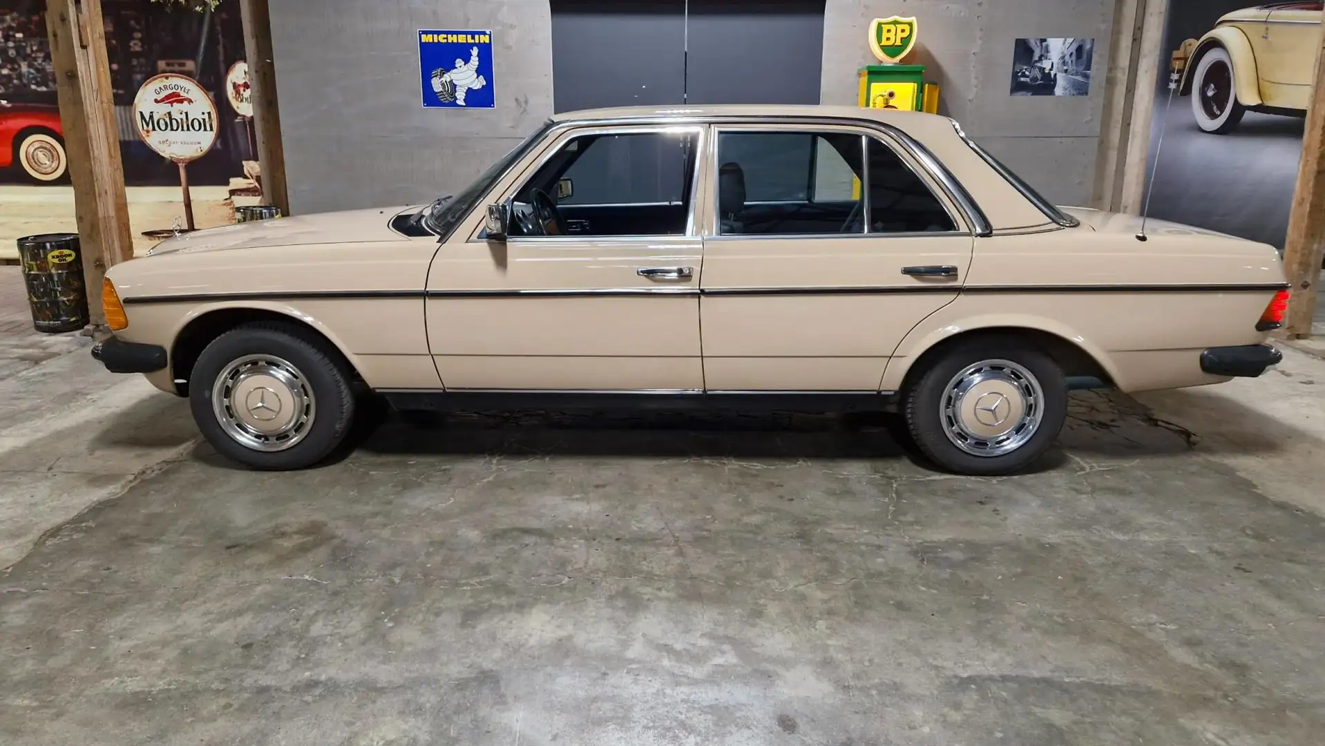 Mercedes-Benz 280 200-280 (W123) 200 W123 | 5-bak Beige - 2