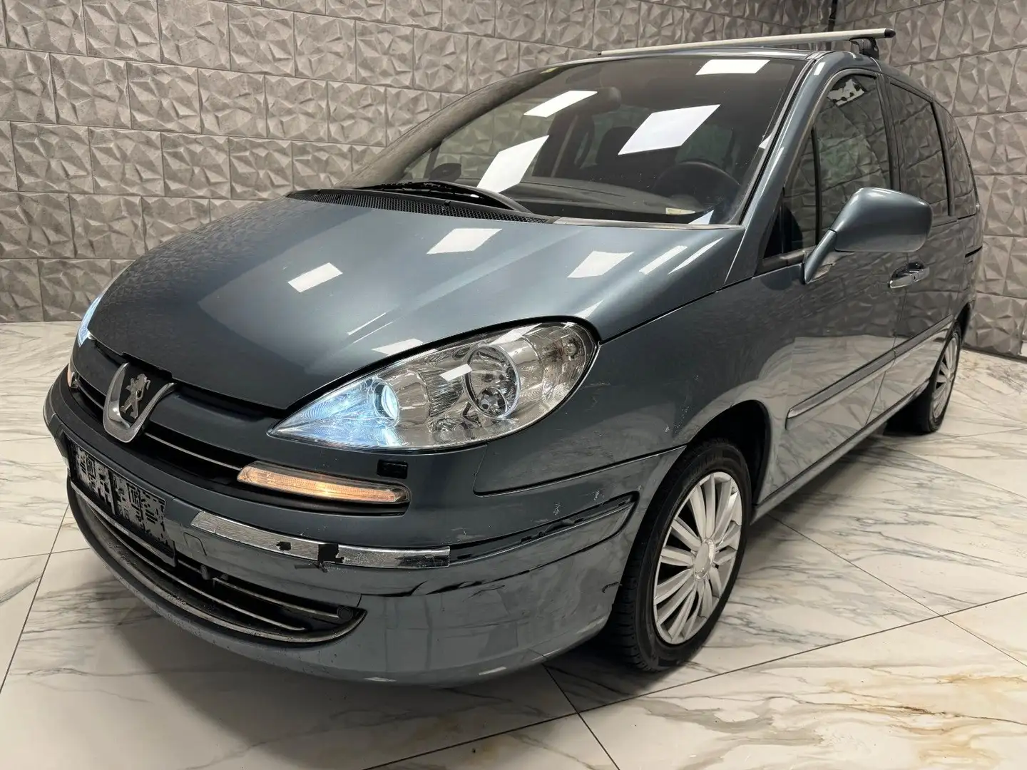 Peugeot 807 Allure Tiptronic Grau - 2