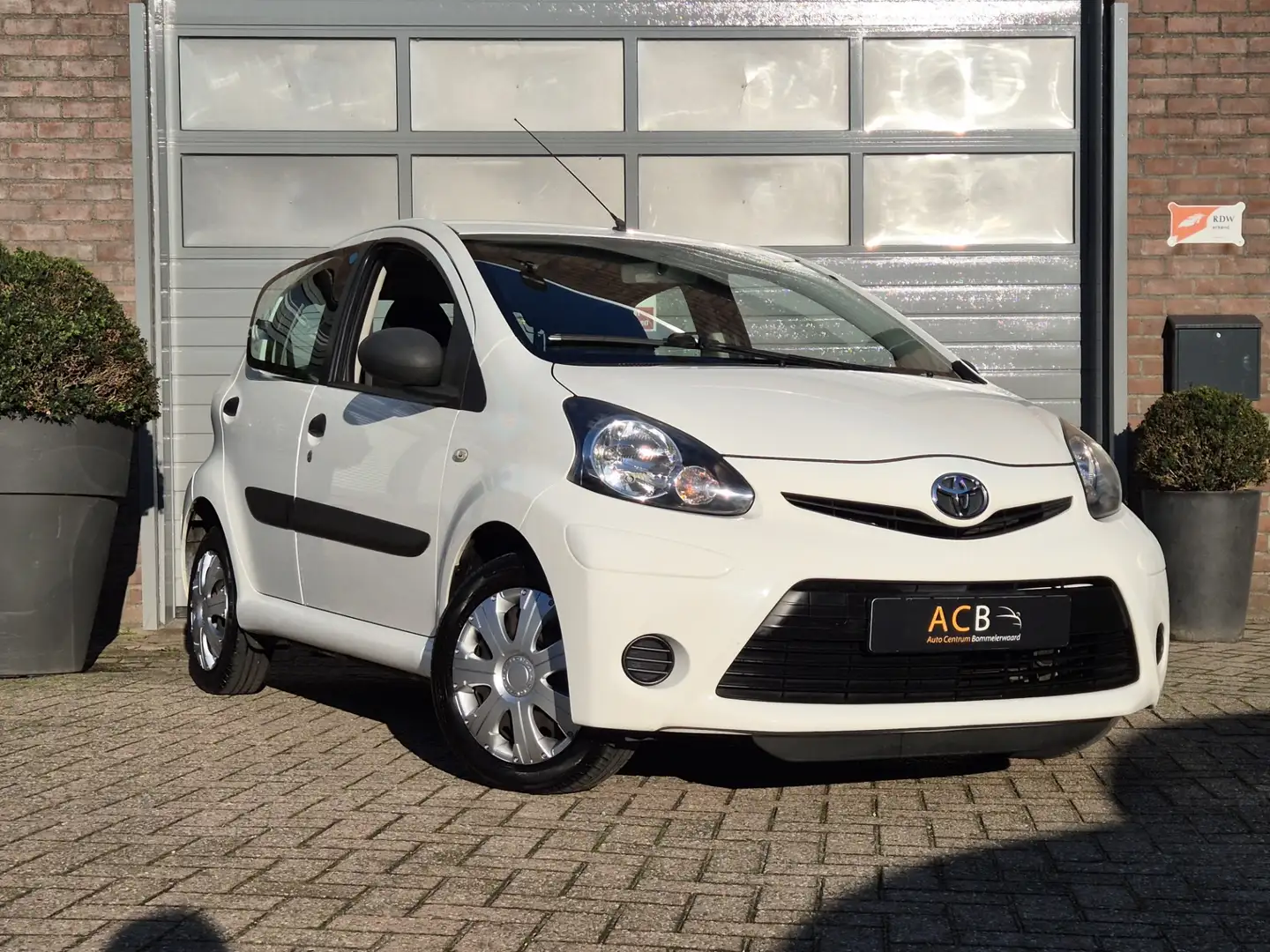 Toyota Aygo 1.0 VVT-i Trekhaak, Navigatie. Dakdragers Blanc - 1