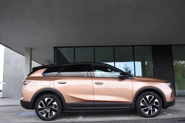 Opel Grandland view 3