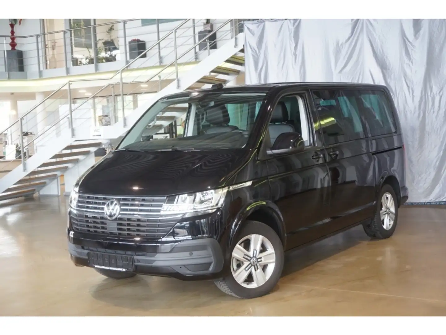 Volkswagen T6.1 Multivan TDI*204PS DSG AHK Leder Navi SHZ Schwarz - 2