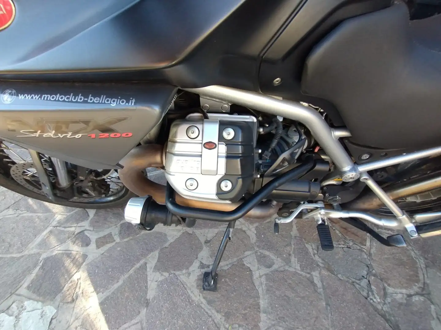 Moto Guzzi Stelvio 1200 Negru - 2