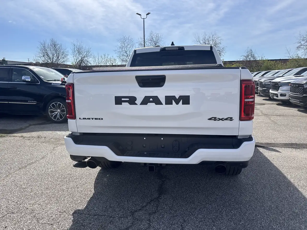 RAM 1500 снимка RAM 1500