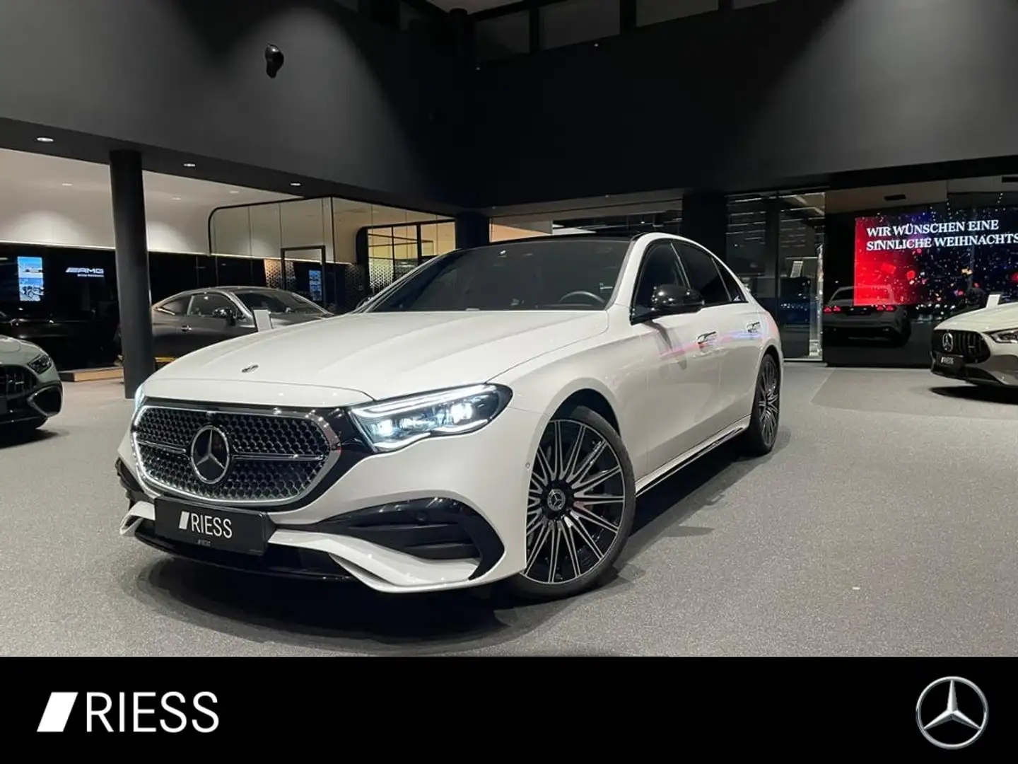 Mercedes-Benz E 450 4M AMG+PANO+HUD+STDHZG+DISTR+AHK+HA LENK+ Weiß - 1