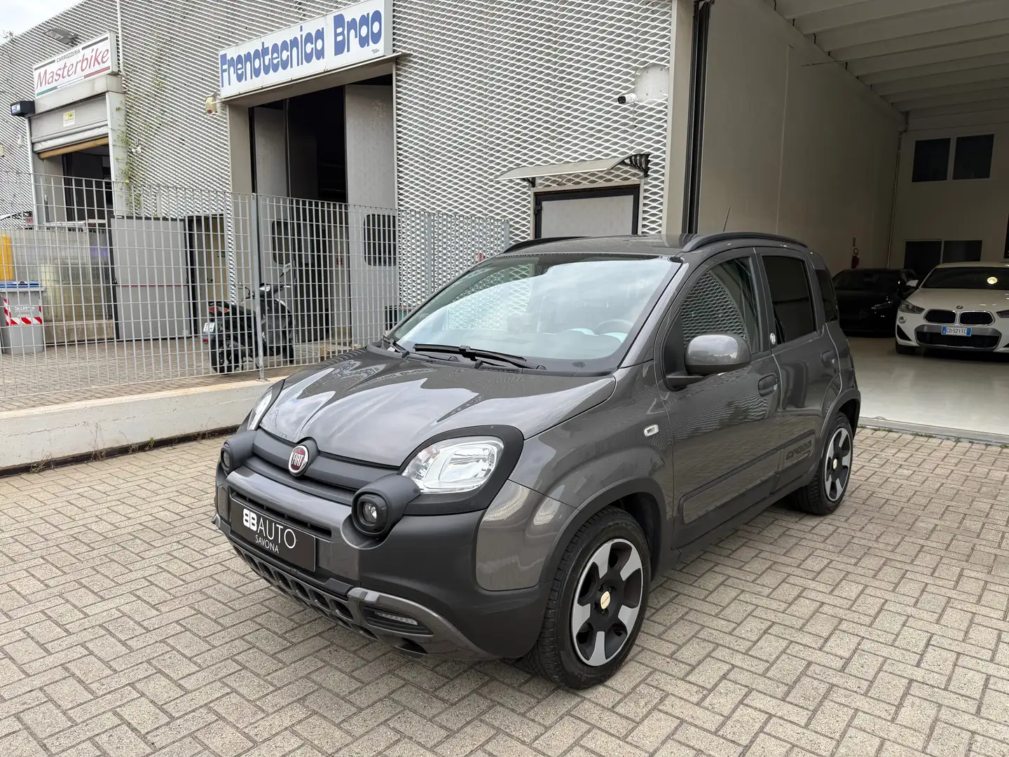 Fiat Panda 1.0 FireFly S&S Hybrid City Cross Grijs - 2